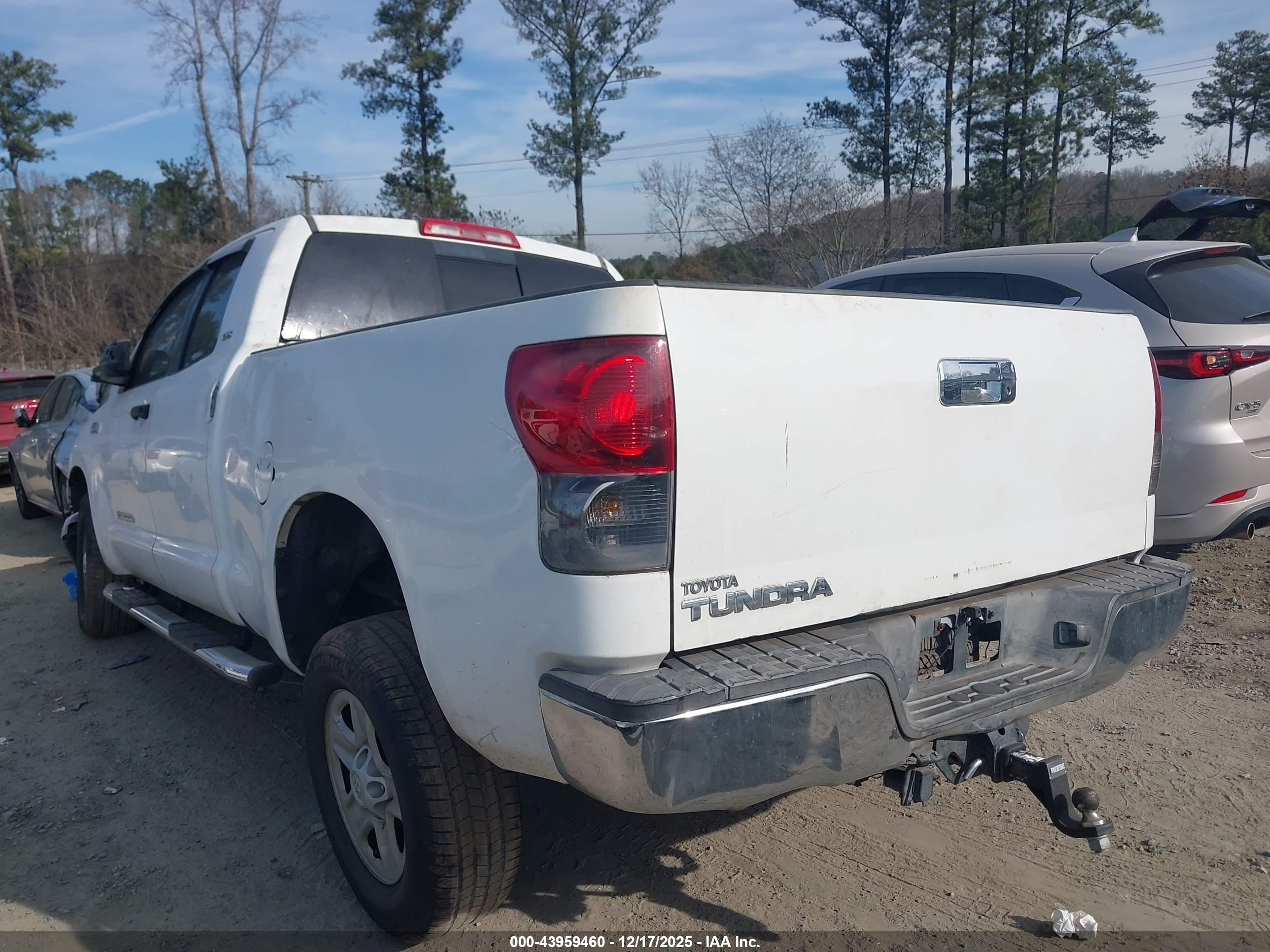 TOYOTA TUNDRA image 3