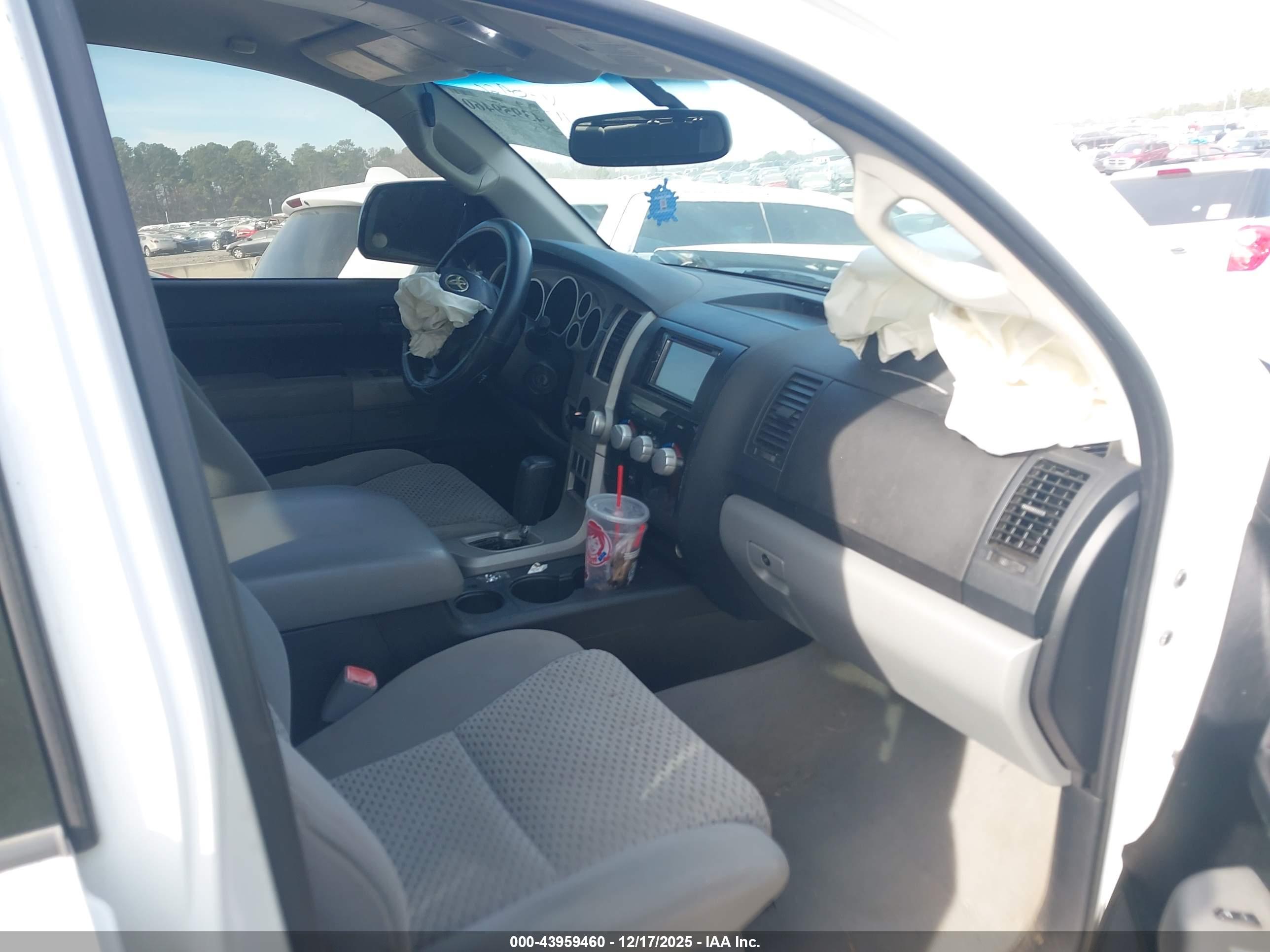 TOYOTA TUNDRA image 5