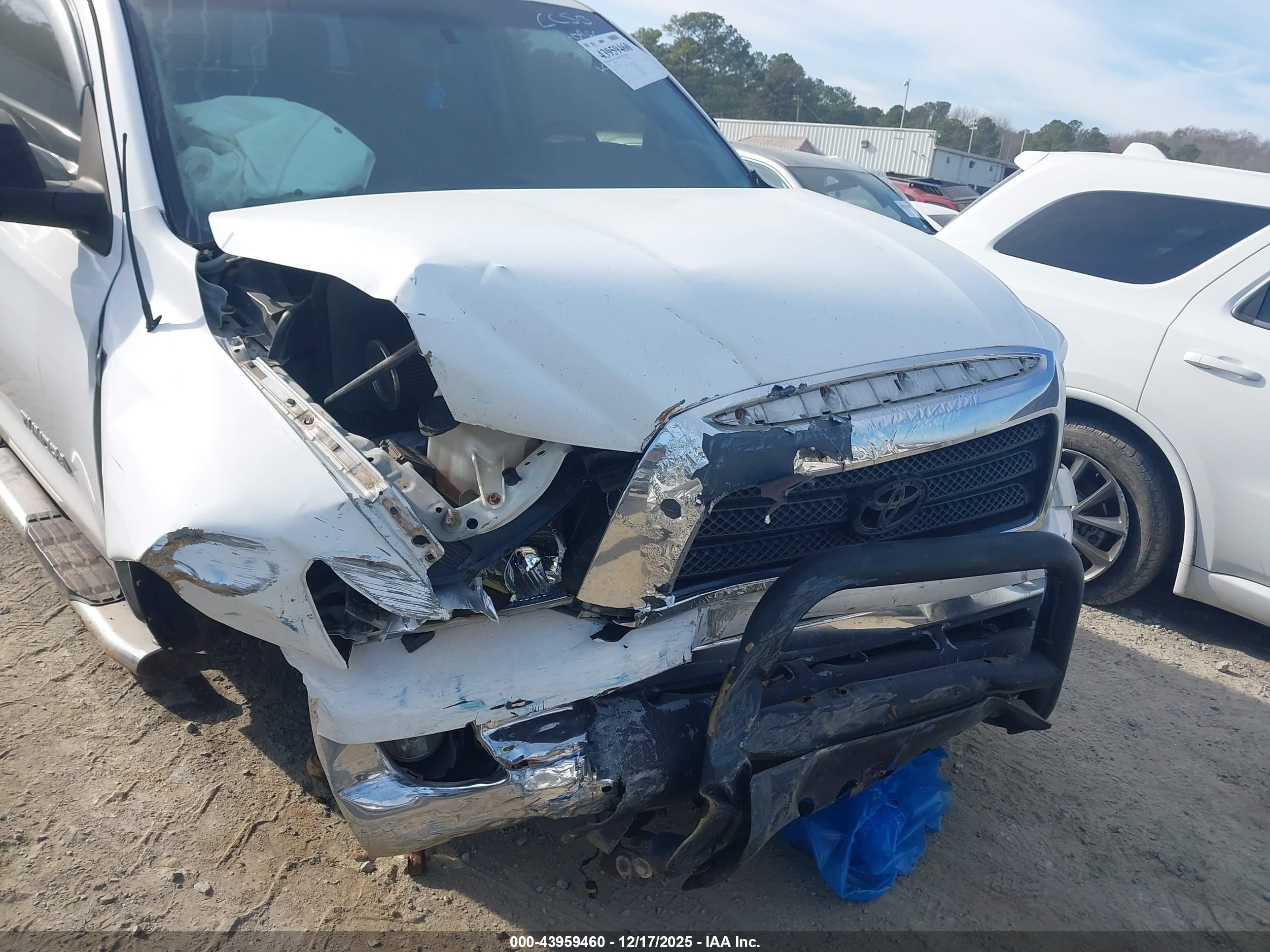 TOYOTA TUNDRA image 6