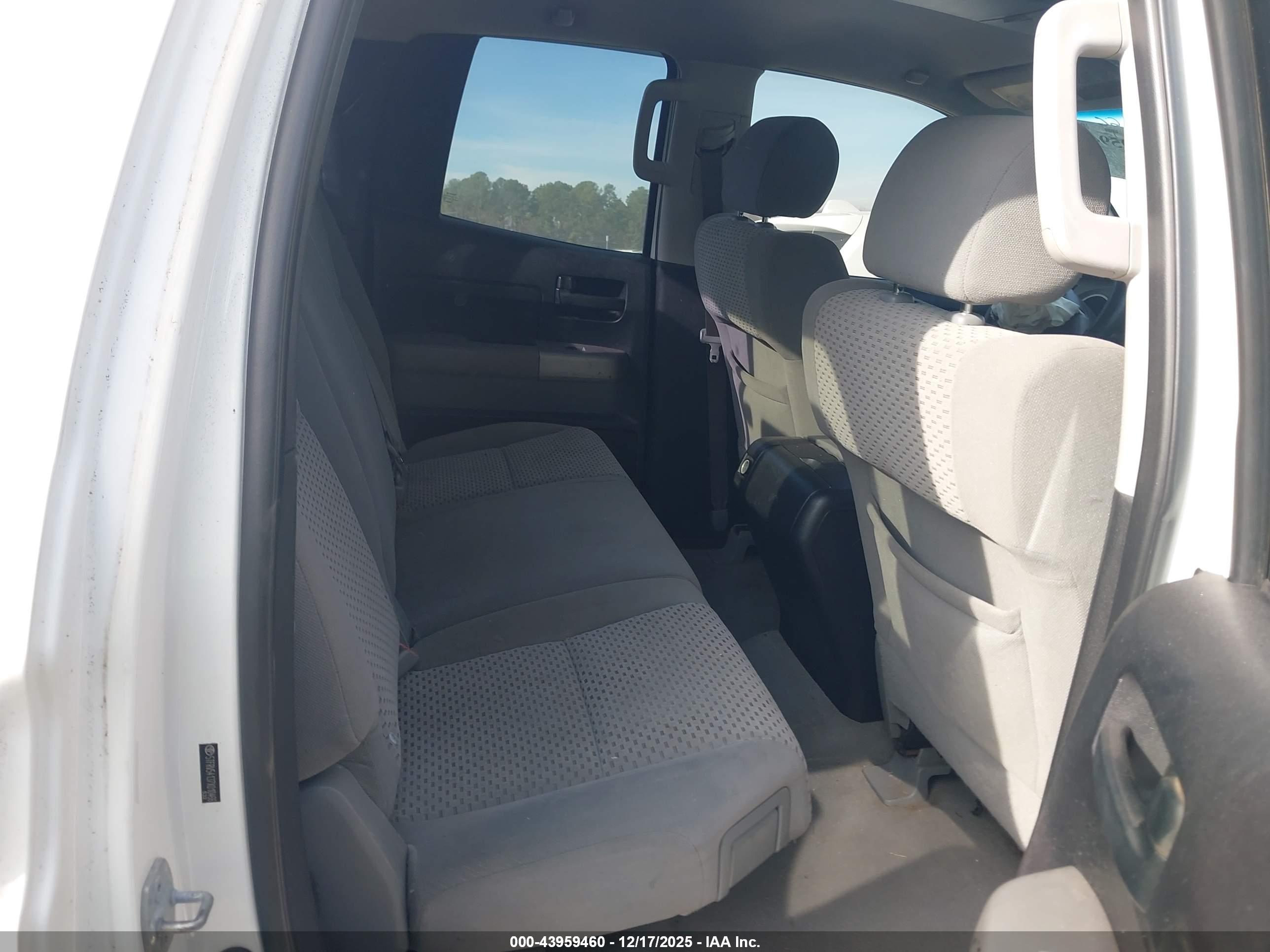 TOYOTA TUNDRA image 8