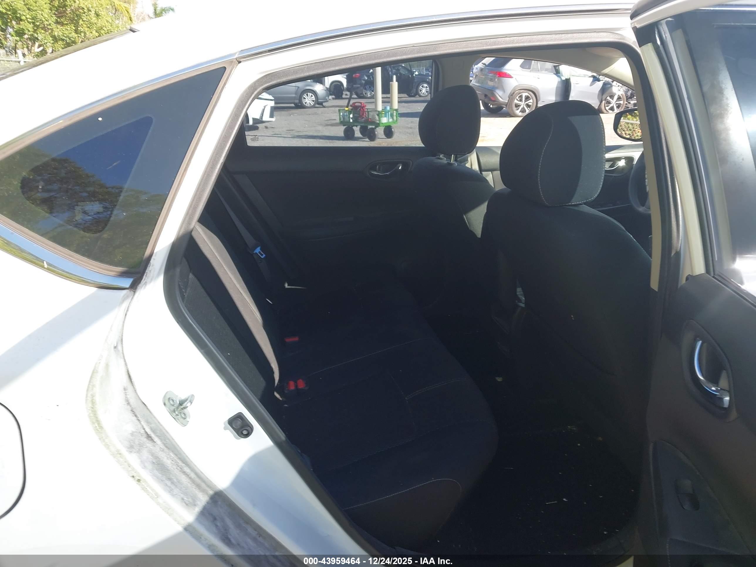 NISSAN SENTRA image 8