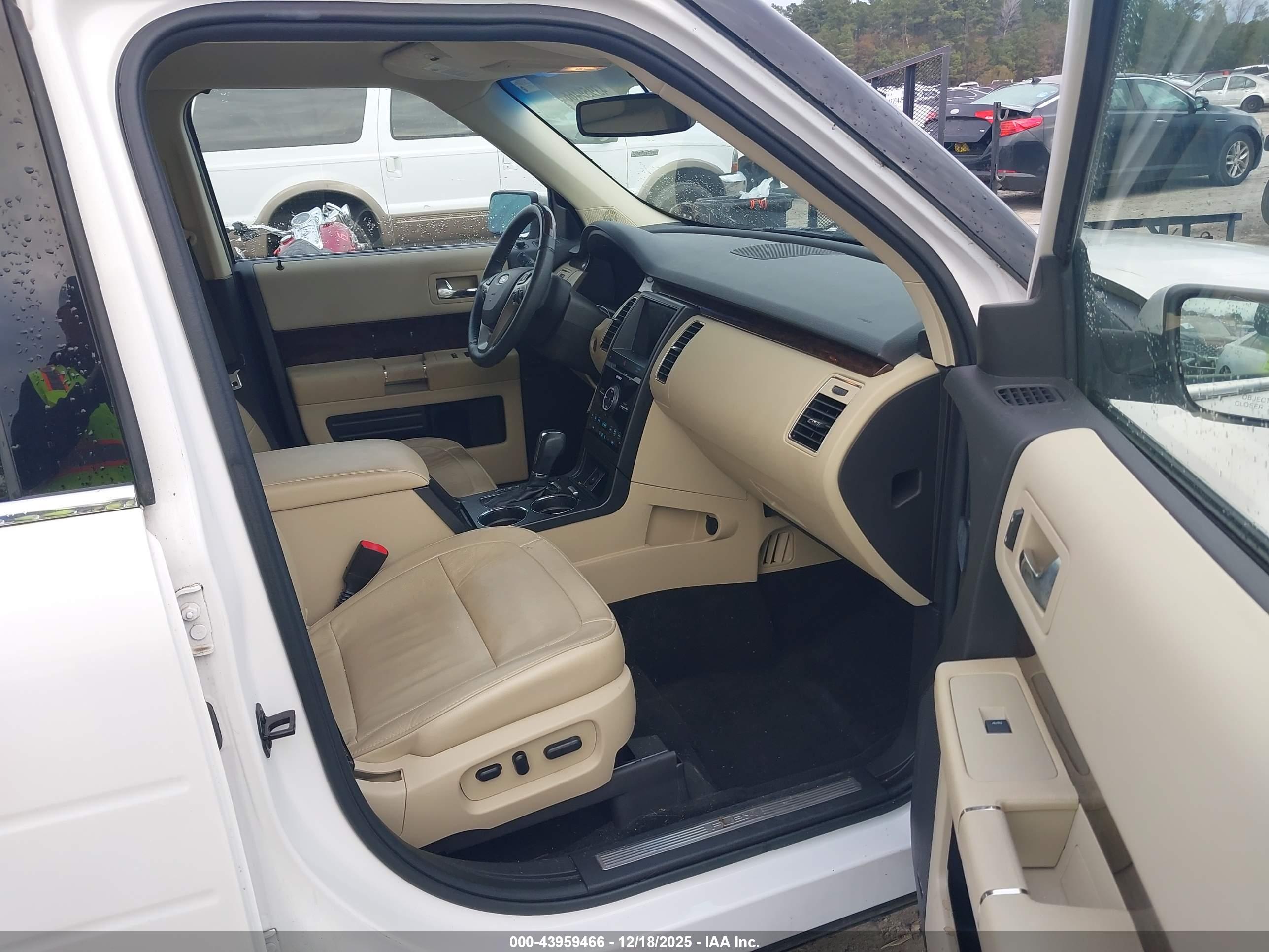 FORD FLEX image 5
