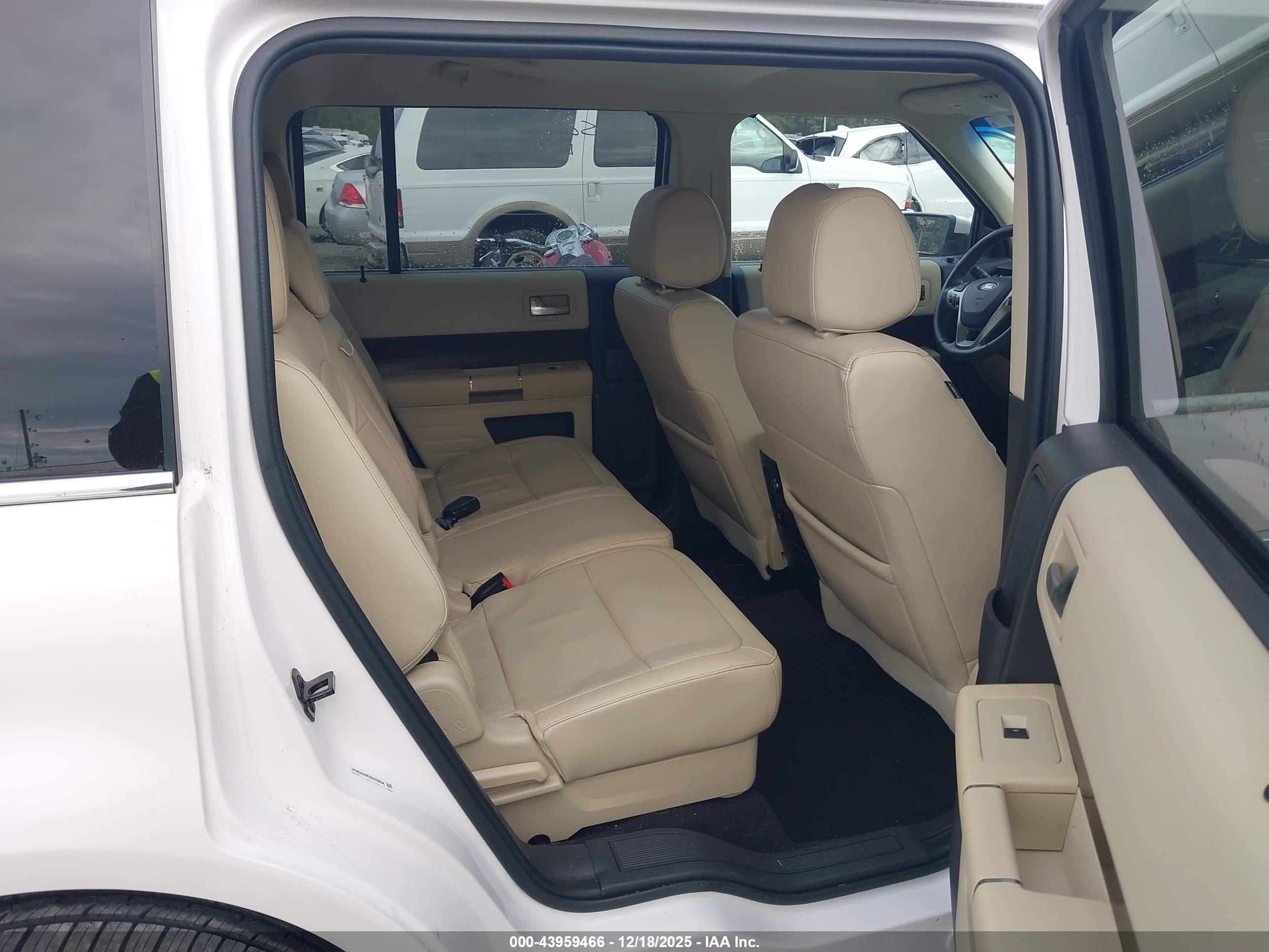 FORD FLEX image 8
