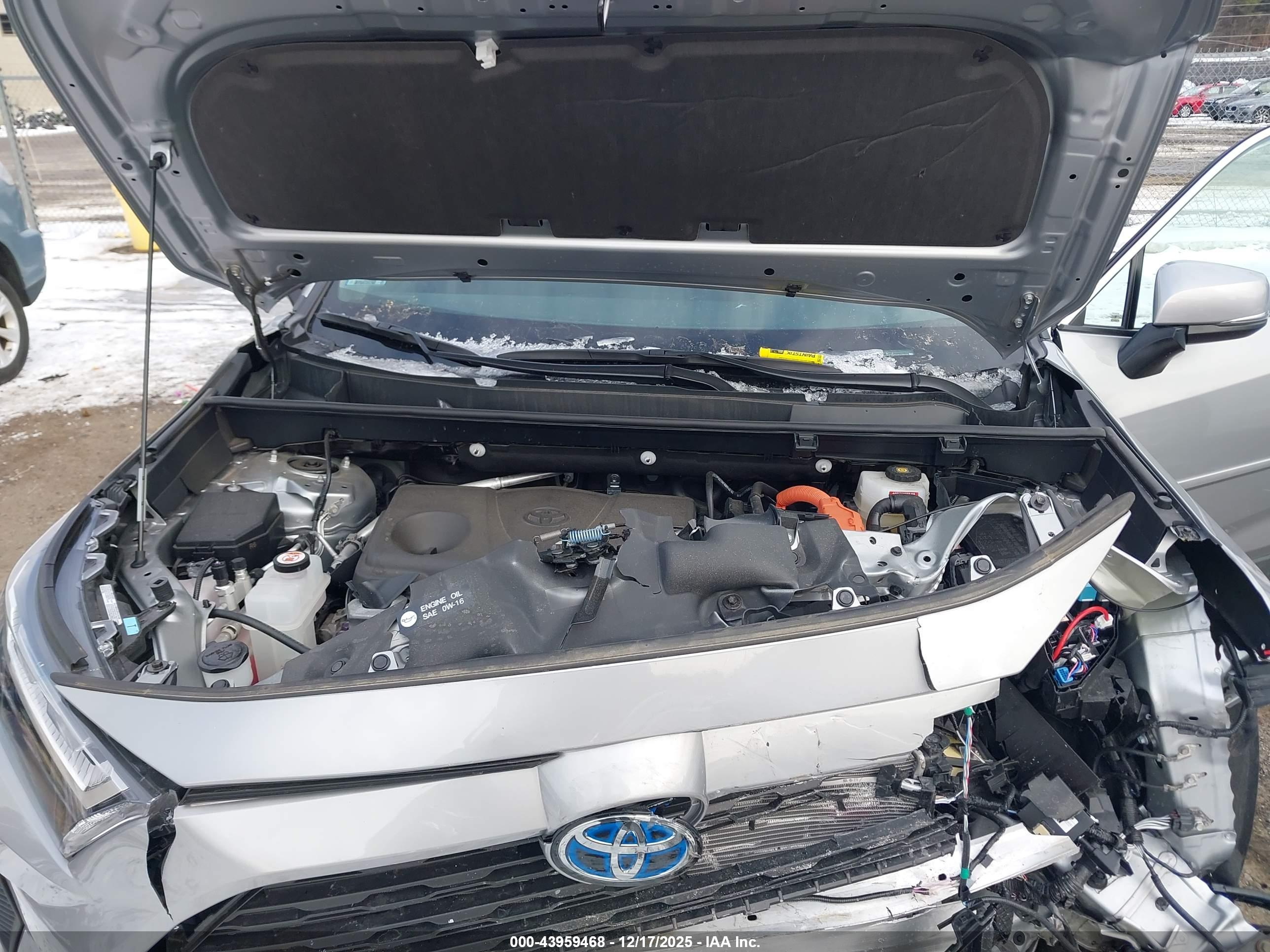 TOYOTA RAV4 image 10