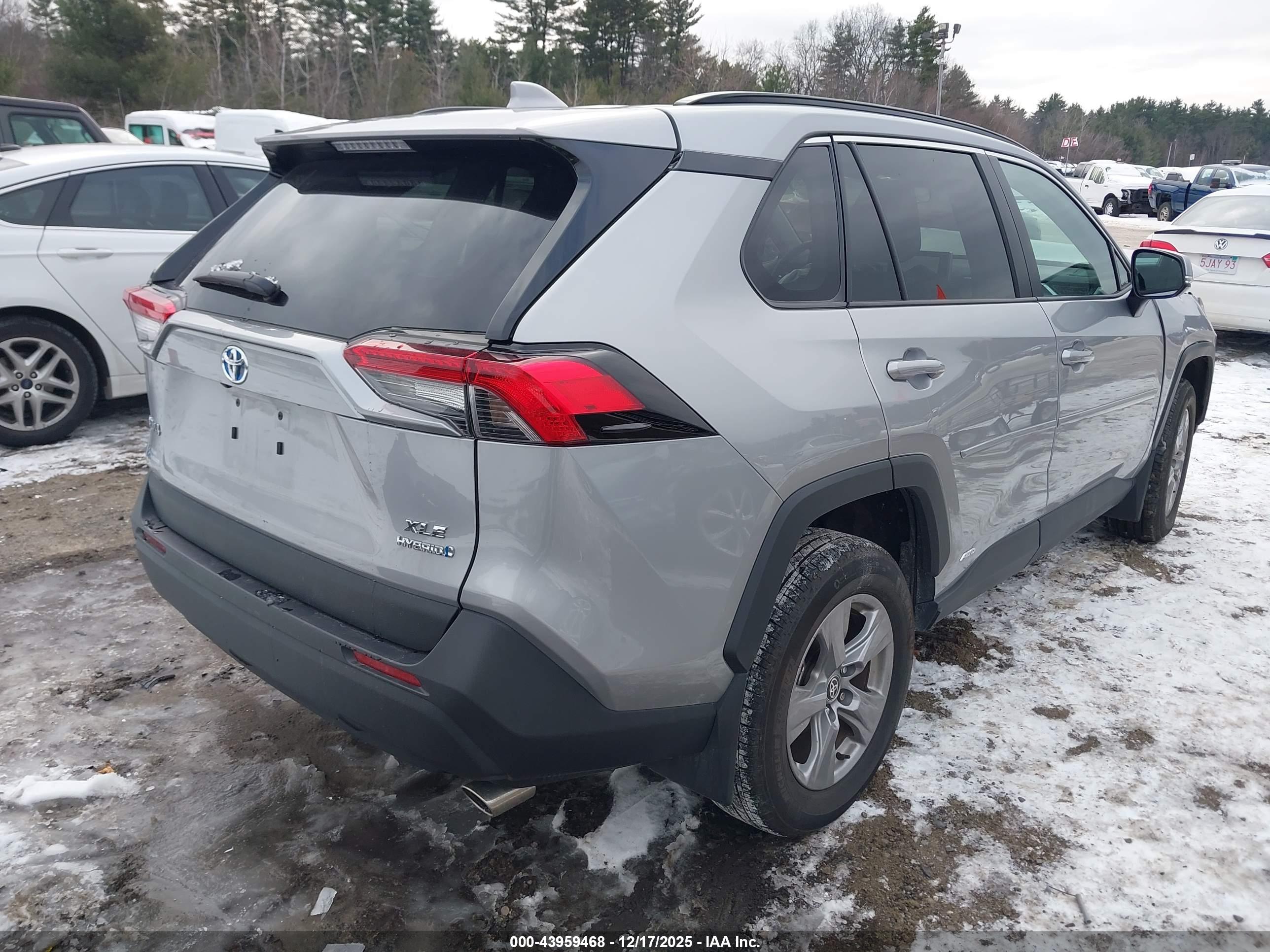 TOYOTA RAV4 image 4