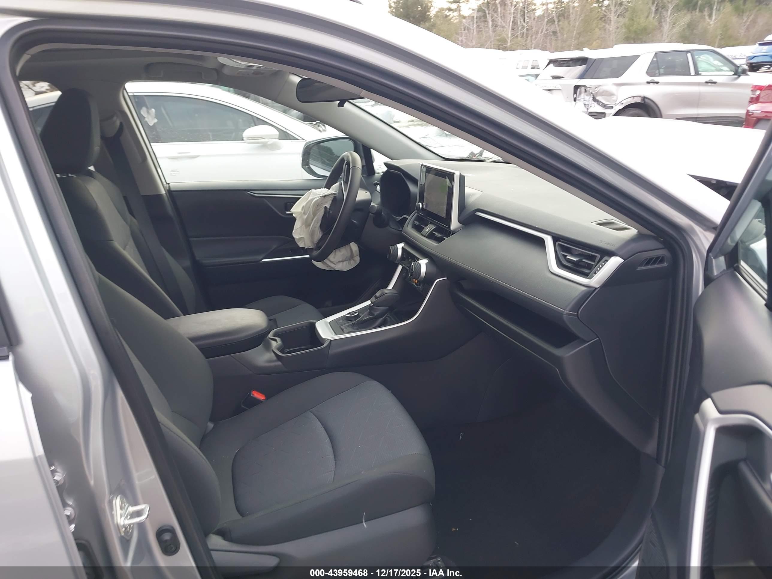 TOYOTA RAV4 image 5