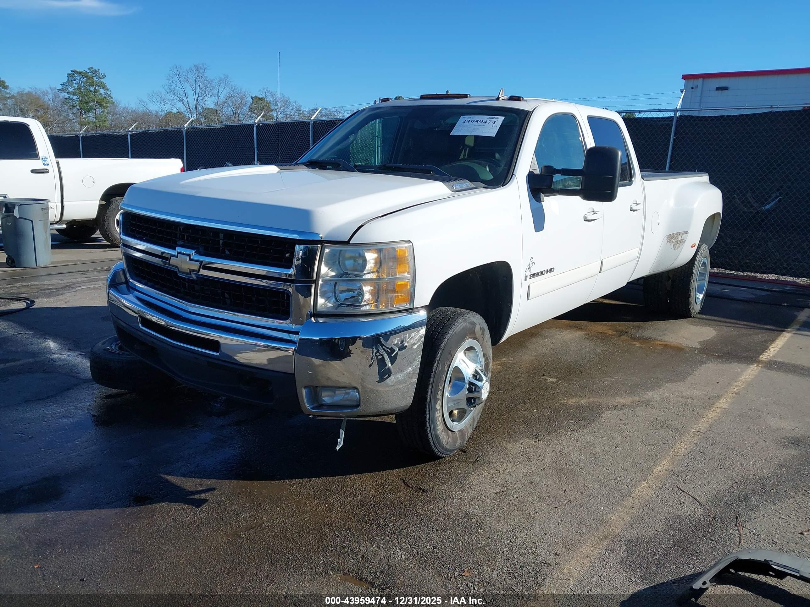 CHEVROLET SILVERADO image 2