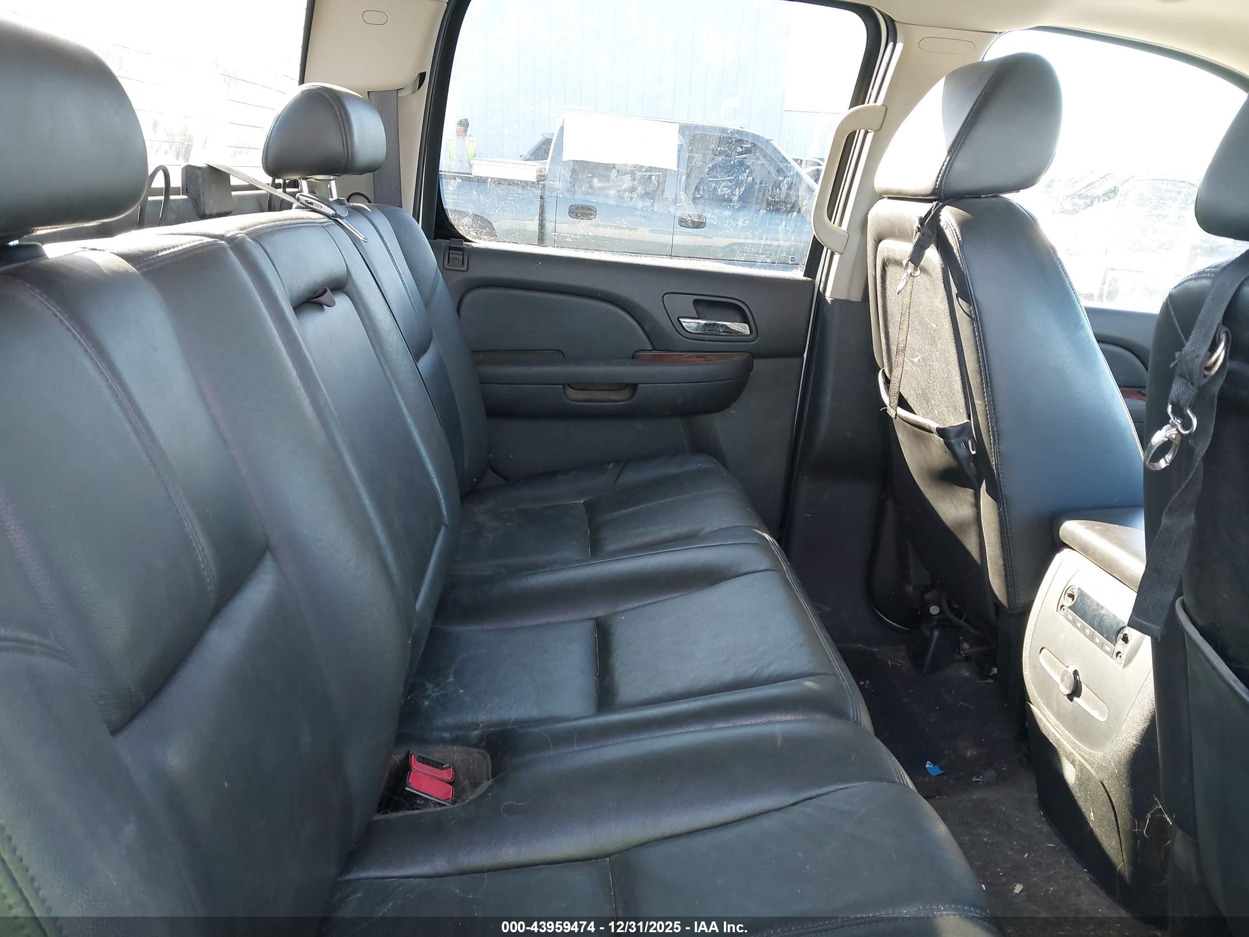 CHEVROLET SILVERADO image 7