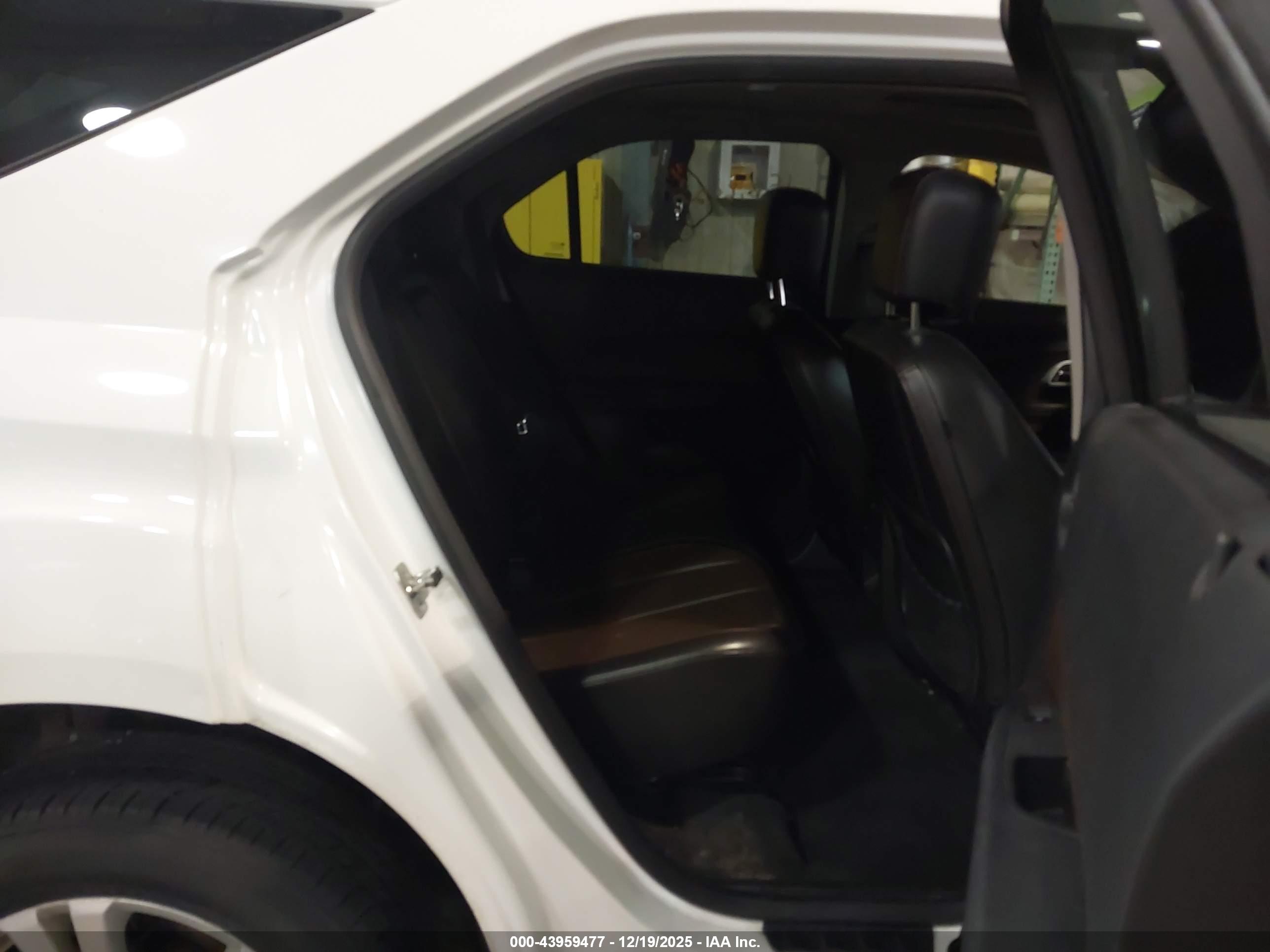 CHEVROLET EQUINOX image 8
