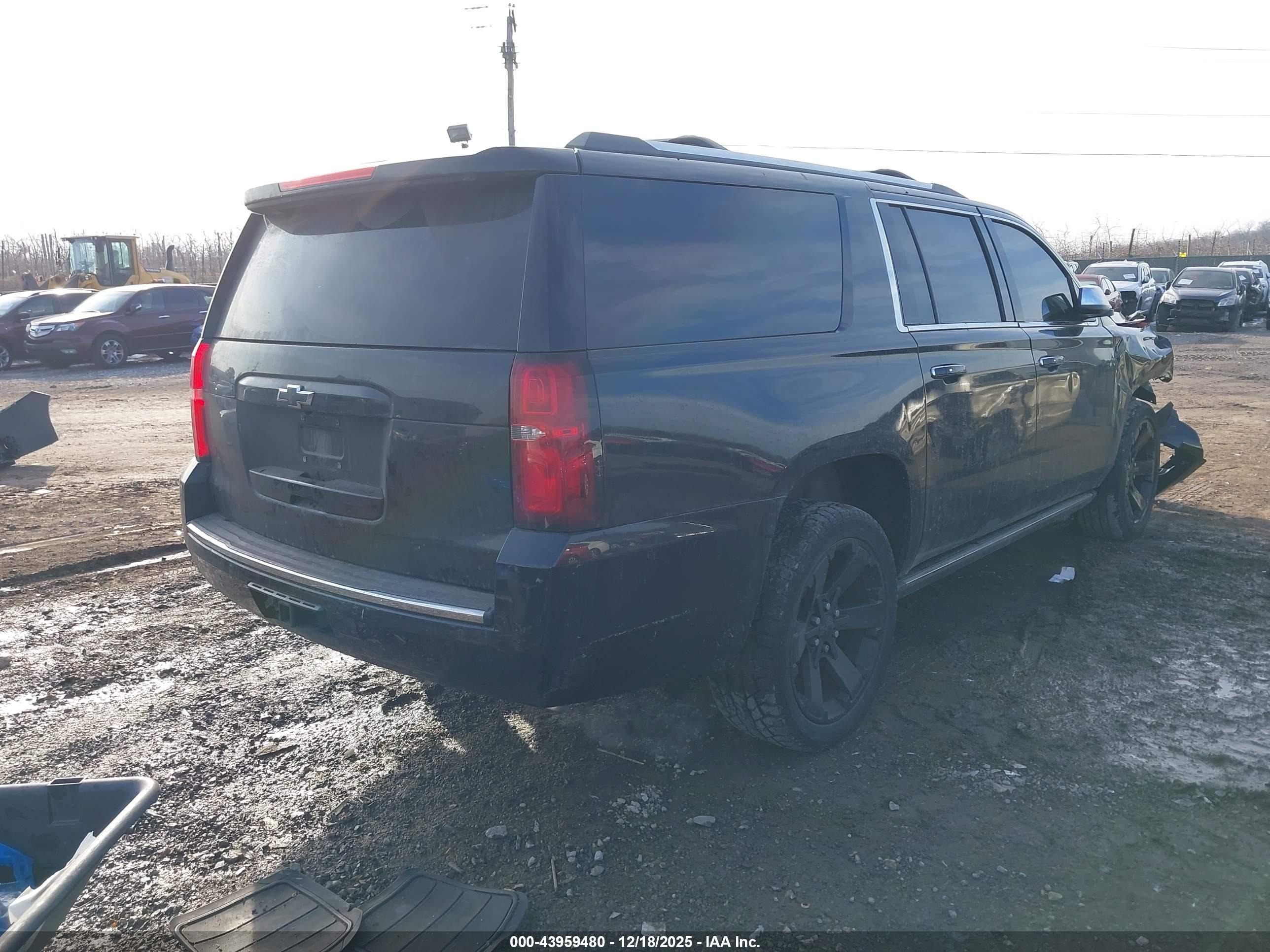 CHEVROLET SUBURBAN image 4