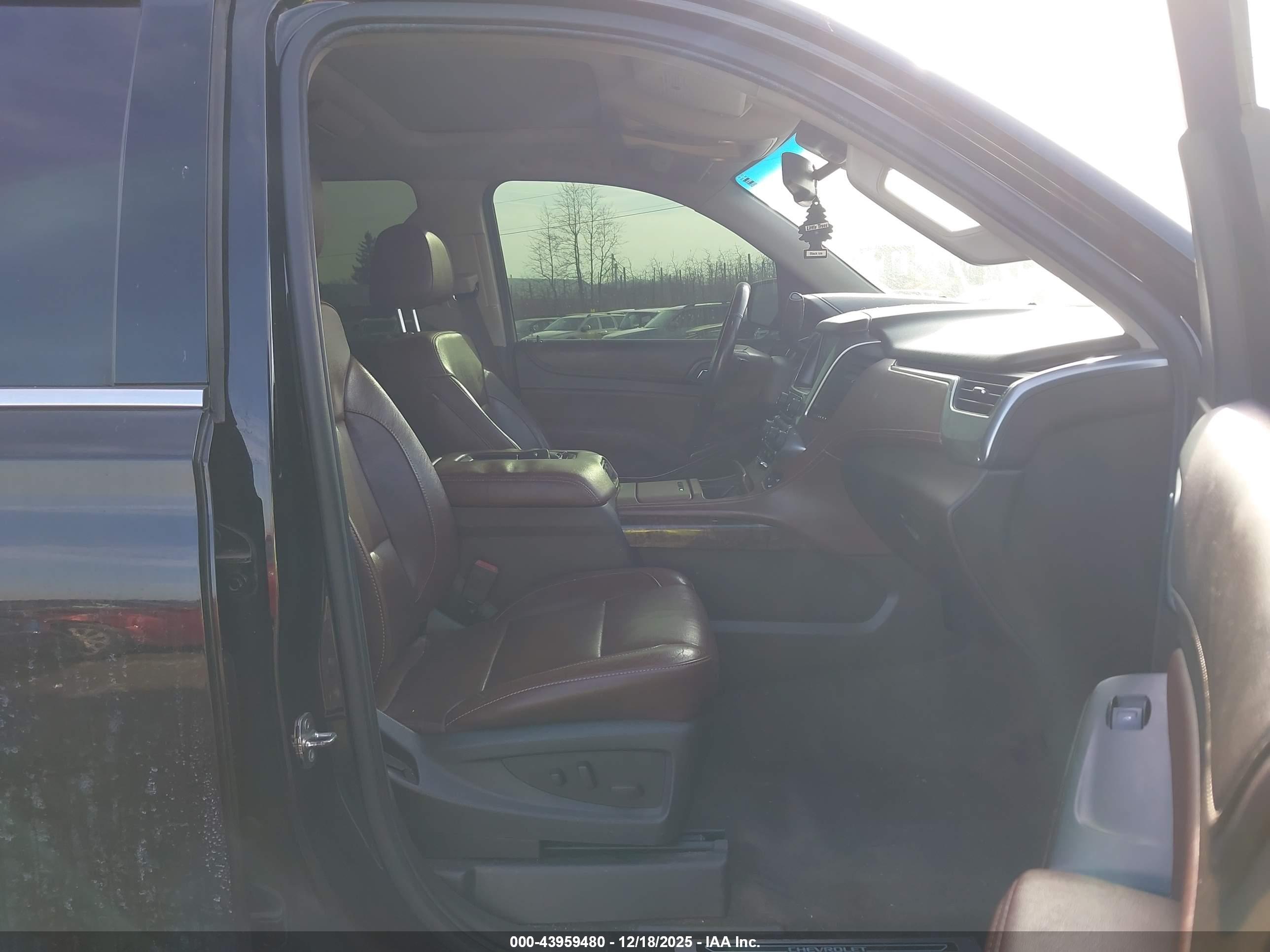 CHEVROLET SUBURBAN image 5