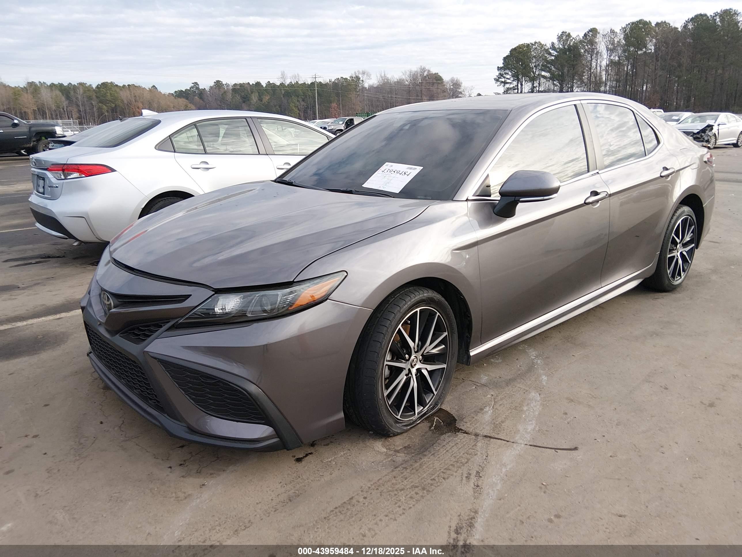 TOYOTA CAMRY image 2
