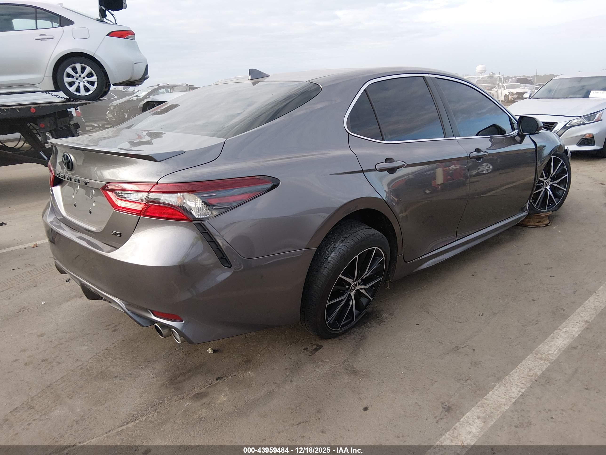 TOYOTA CAMRY image 4