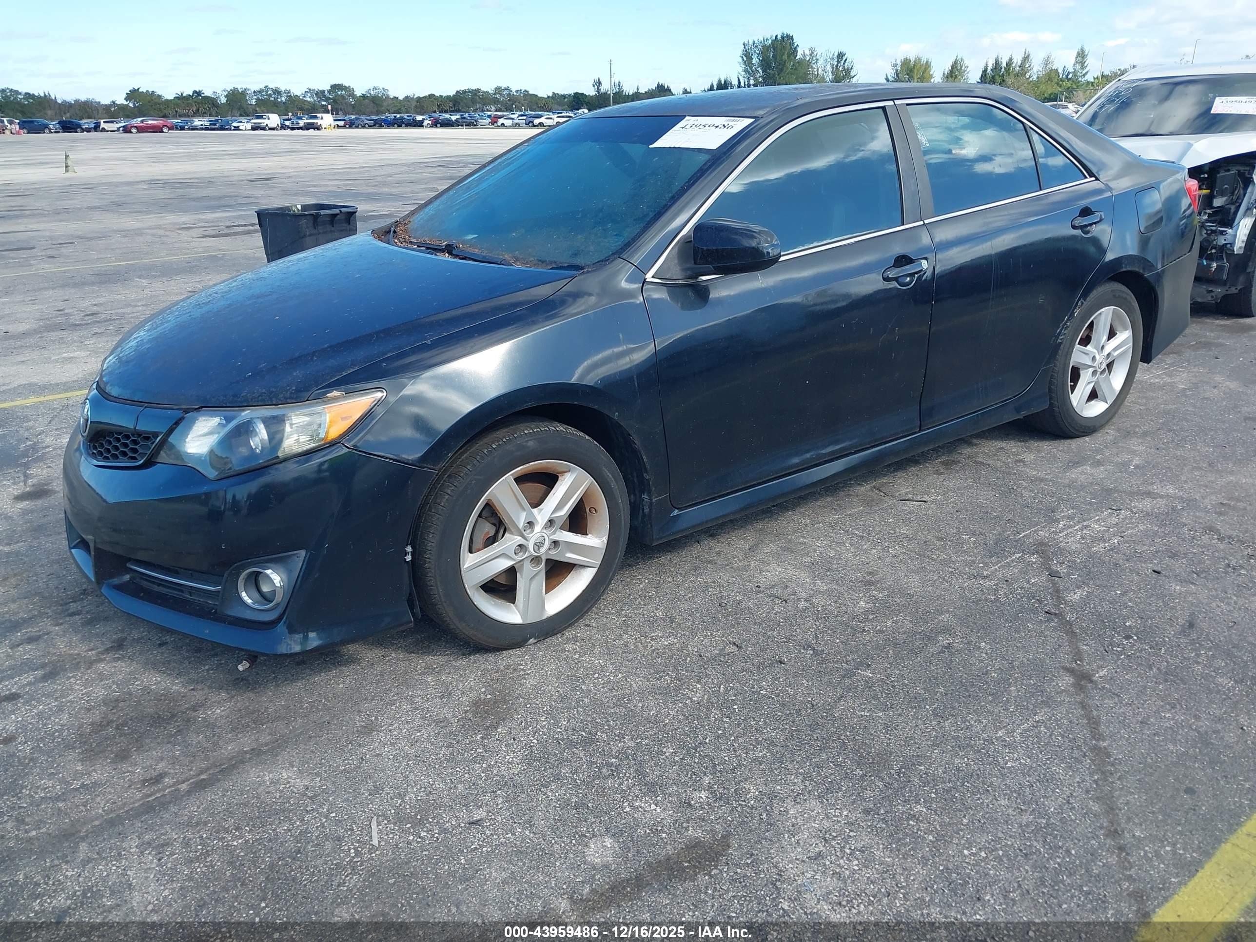 TOYOTA CAMRY image 2