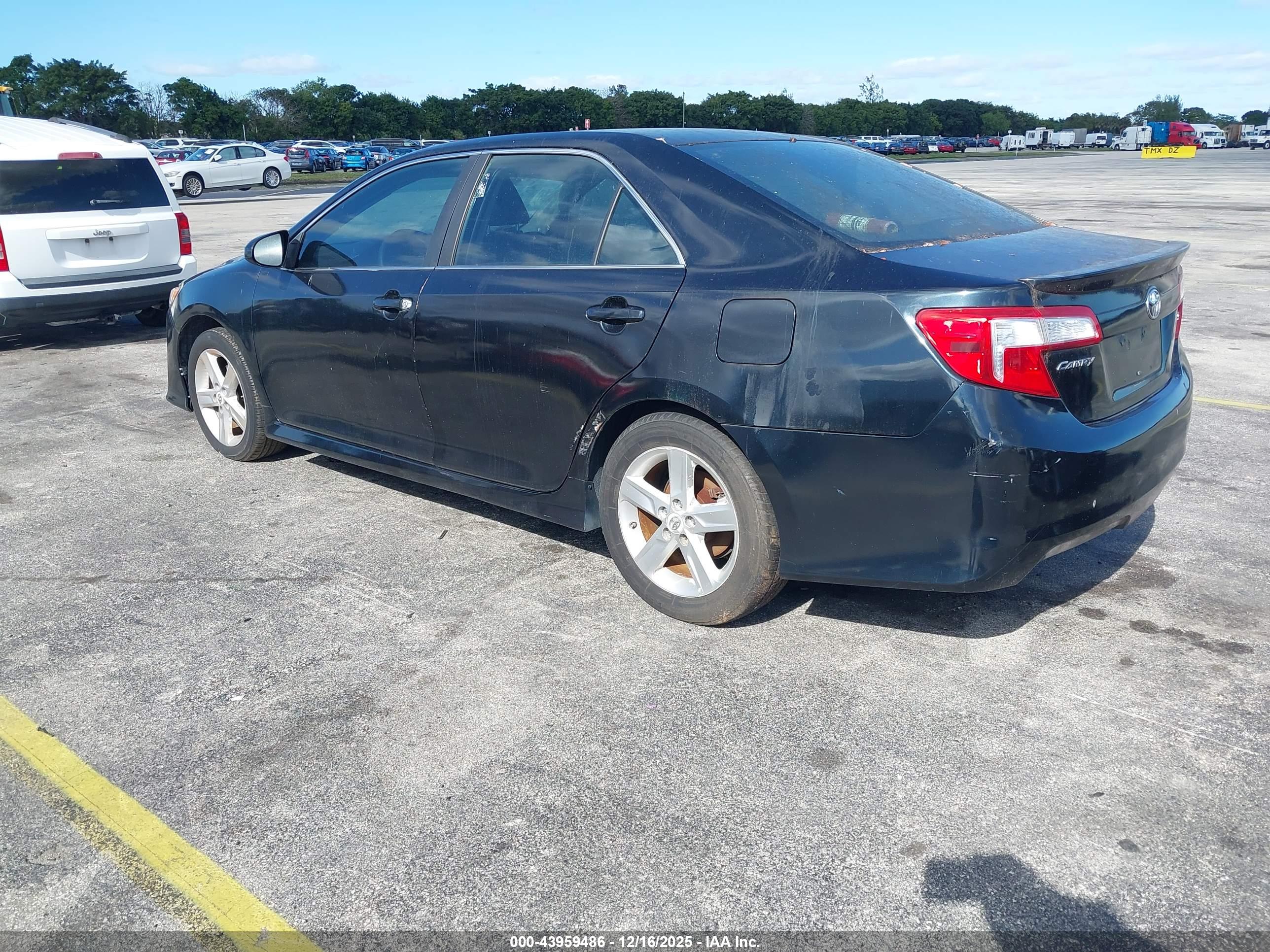 TOYOTA CAMRY image 3