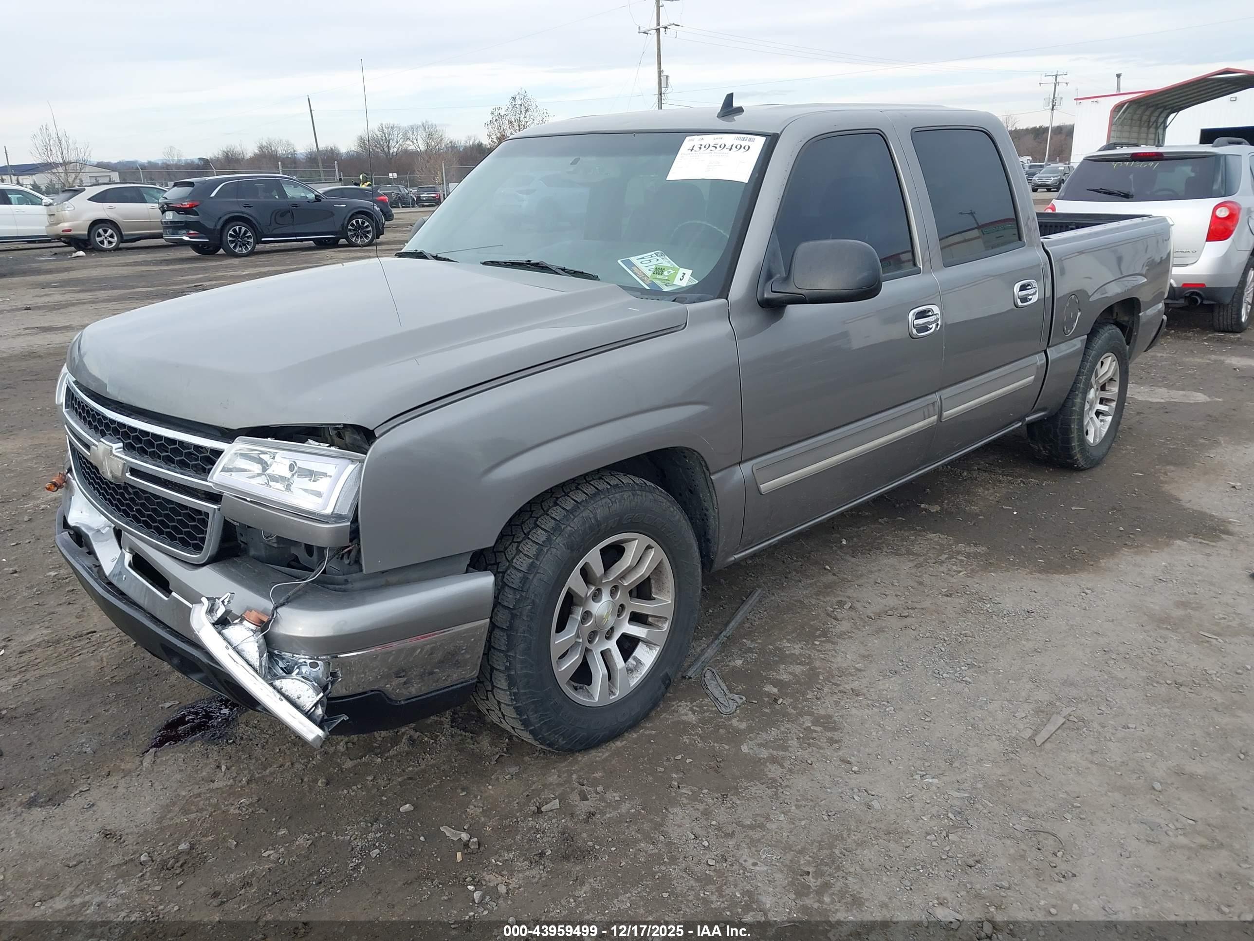 CHEVROLET SILVERADO image 2