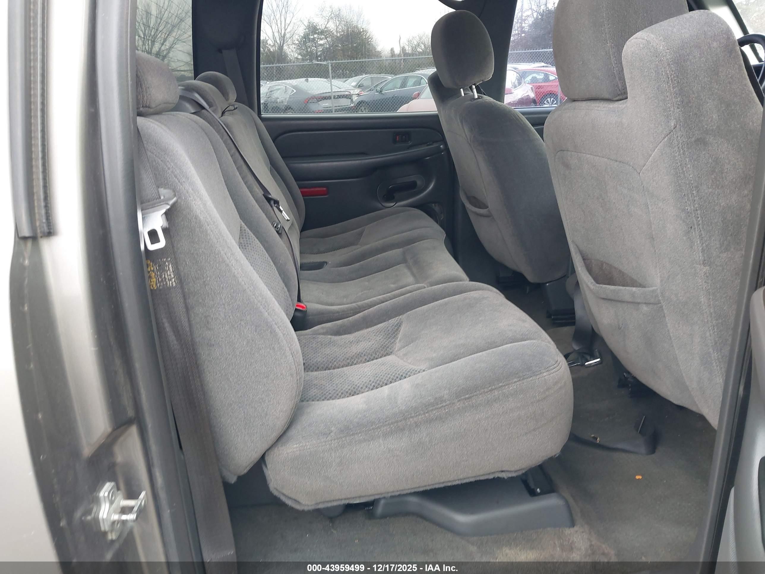 CHEVROLET SILVERADO image 8