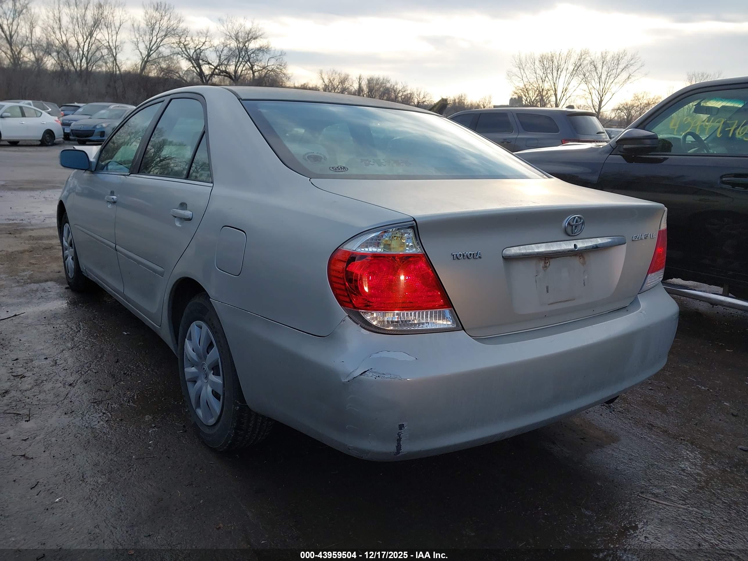 TOYOTA CAMRY image 3