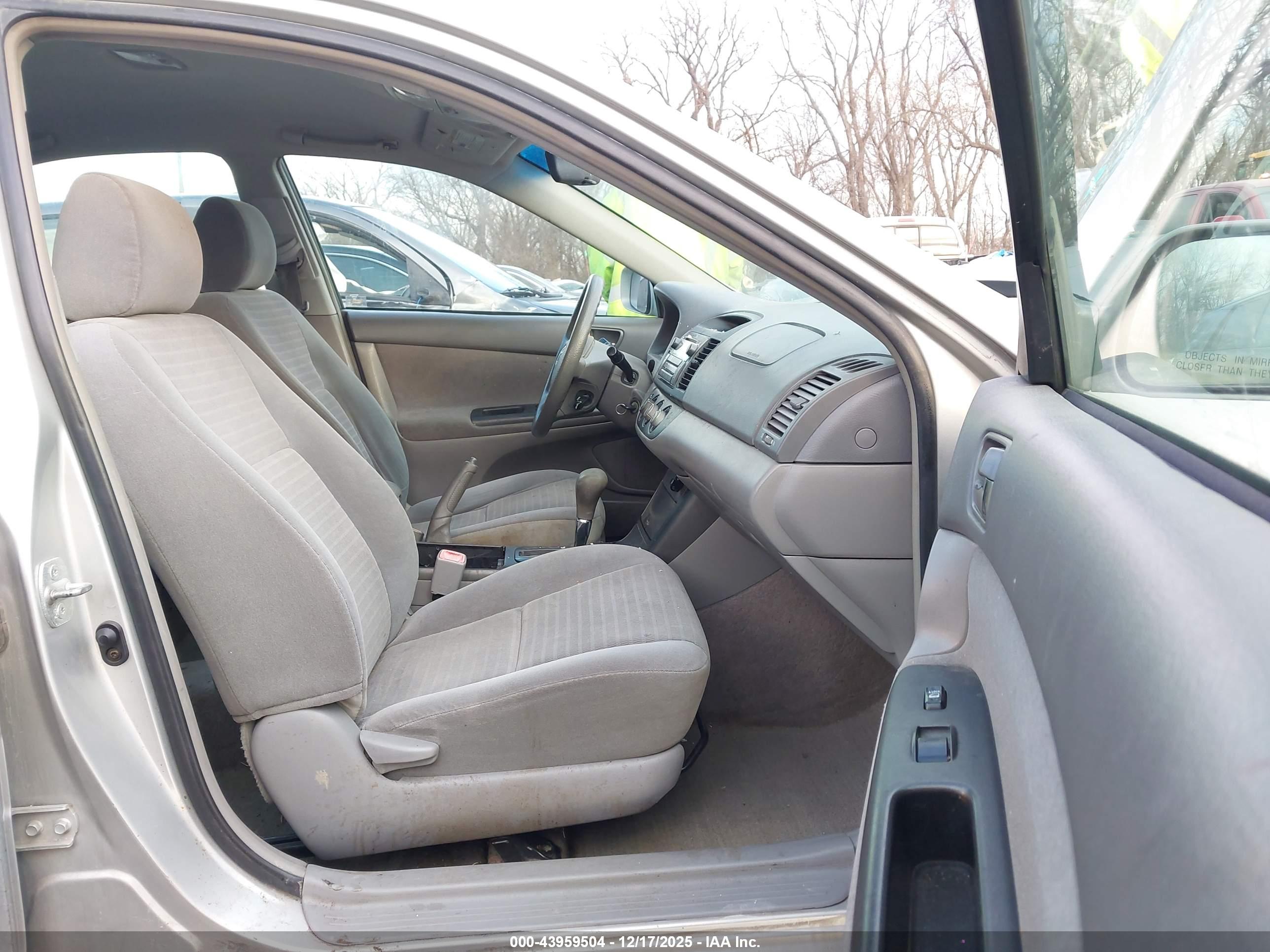 TOYOTA CAMRY image 5