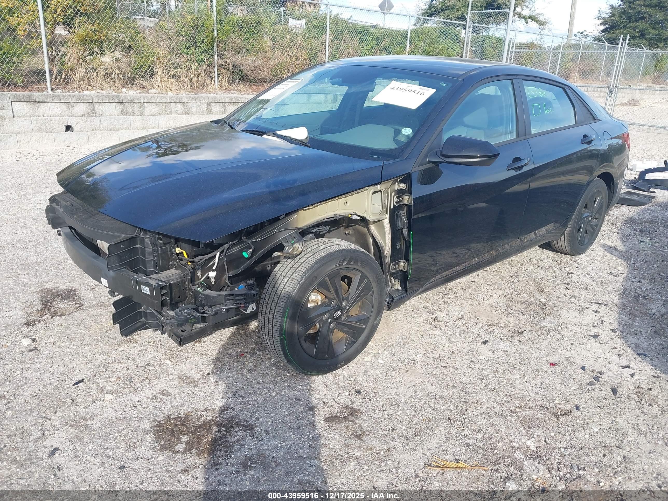 HYUNDAI ELANTRA image 2