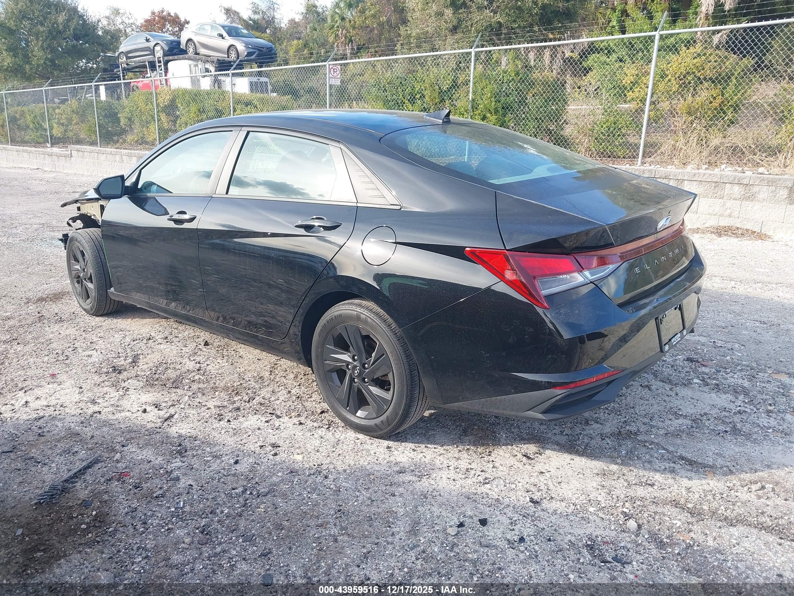 HYUNDAI ELANTRA image 3