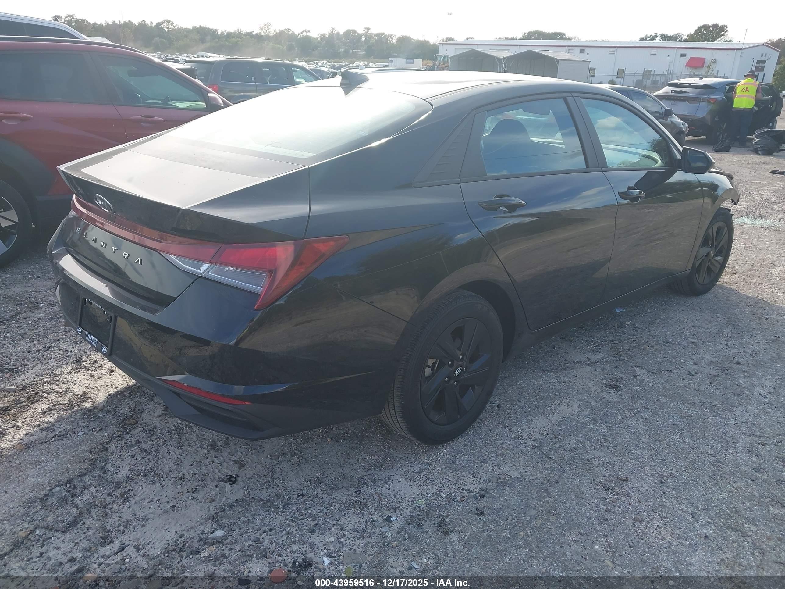 HYUNDAI ELANTRA image 4