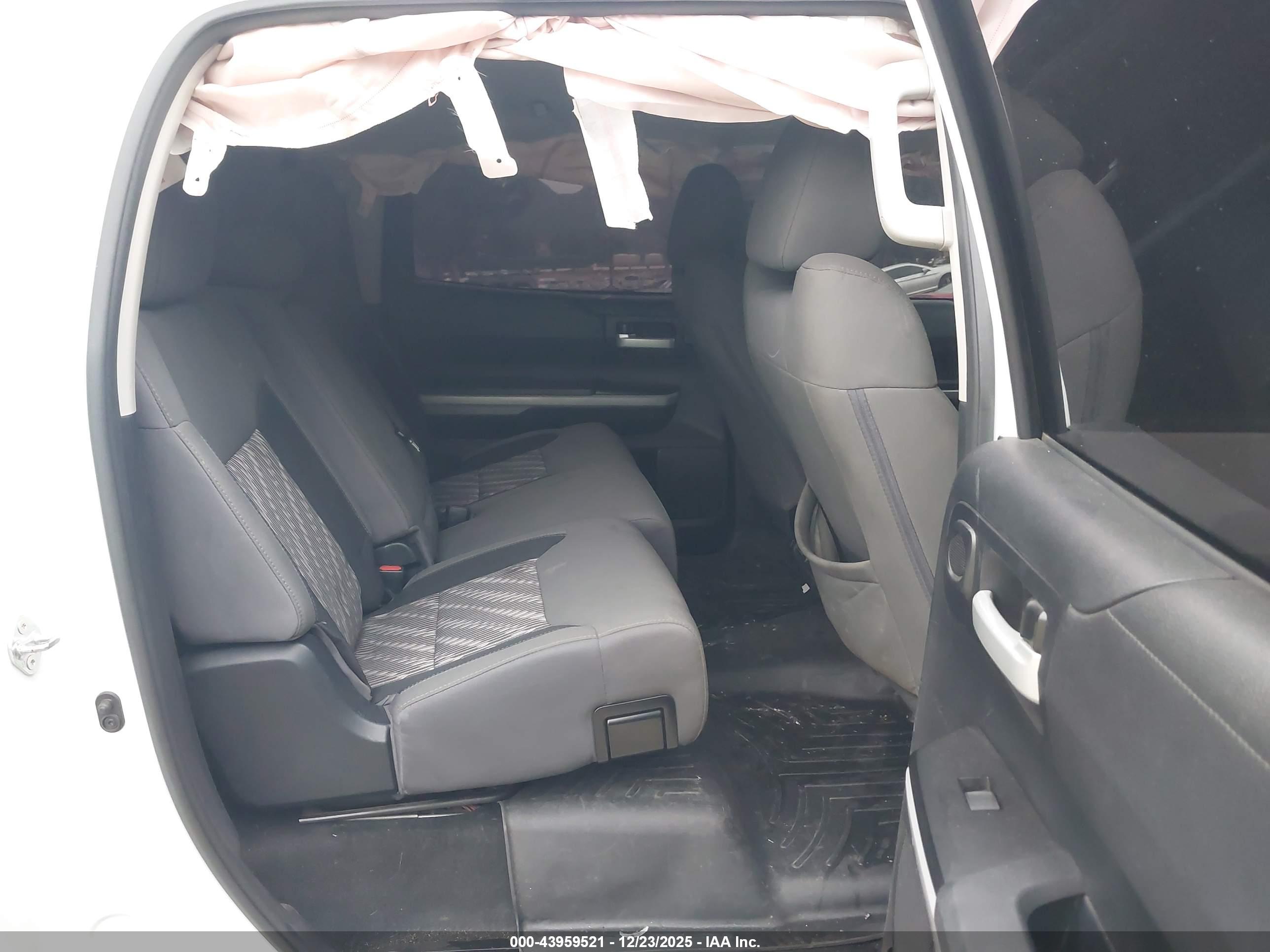 TOYOTA TUNDRA image 8