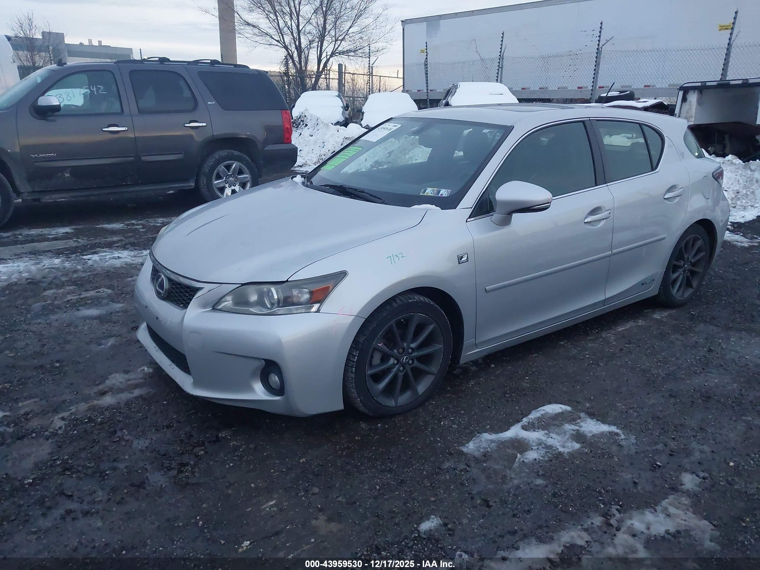 LEXUS CT image 2