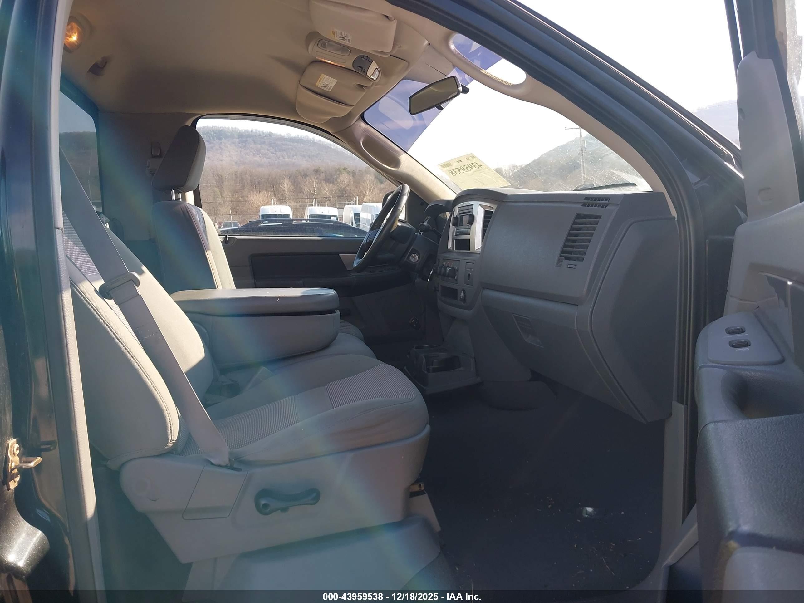 DODGE RAM image 5