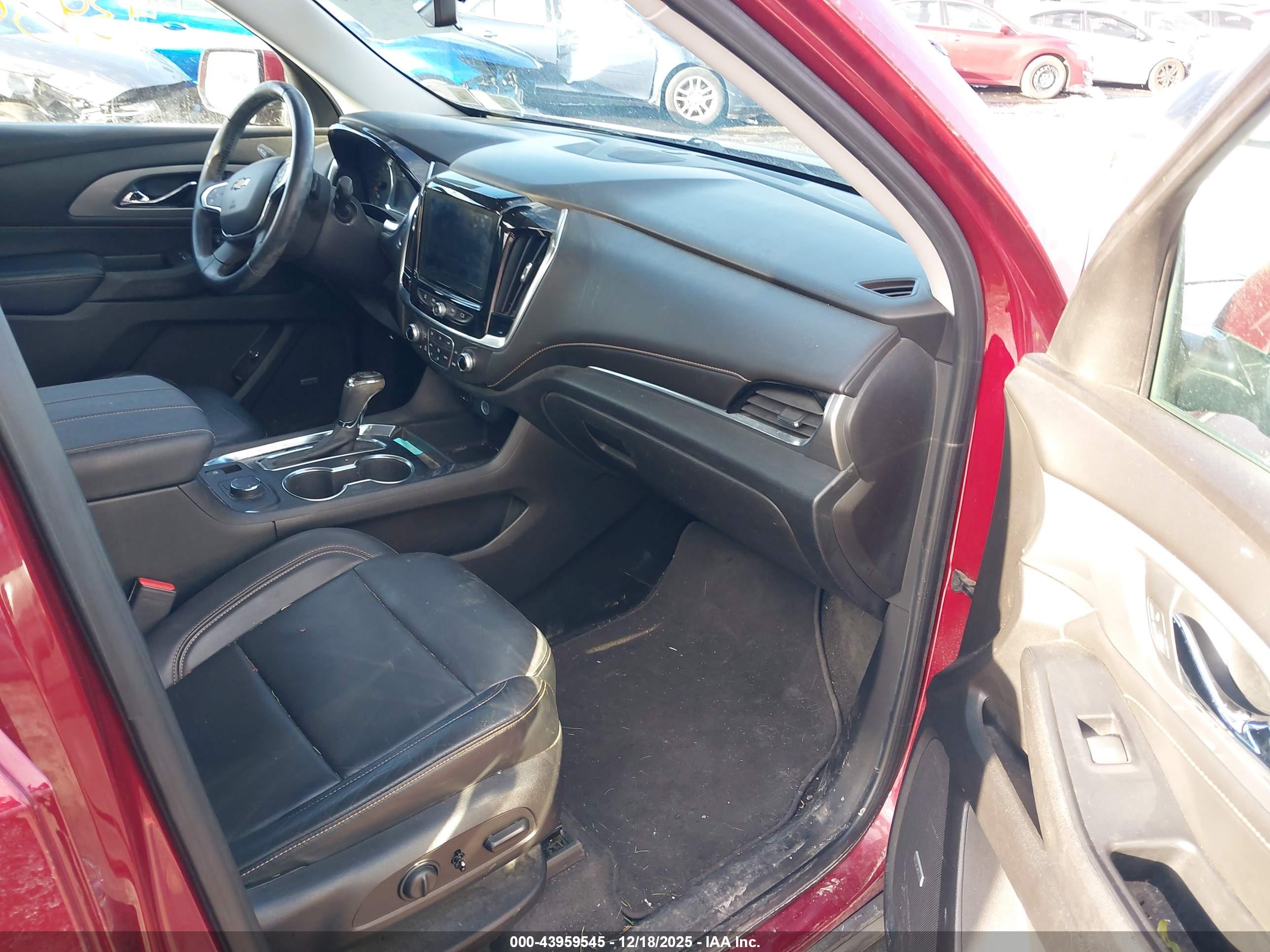 CHEVROLET TRAVERSE image 5