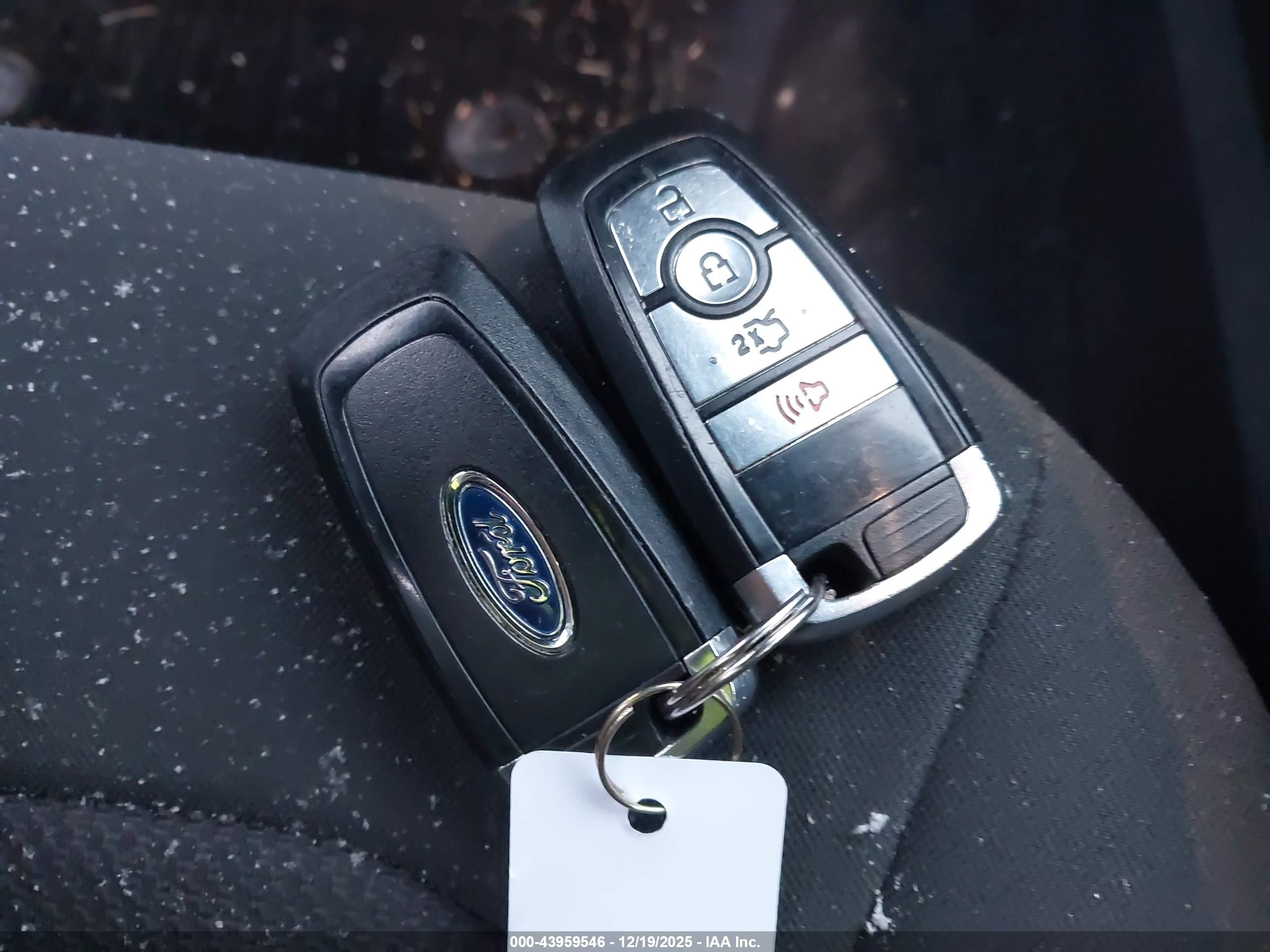 FORD FUSION image 11