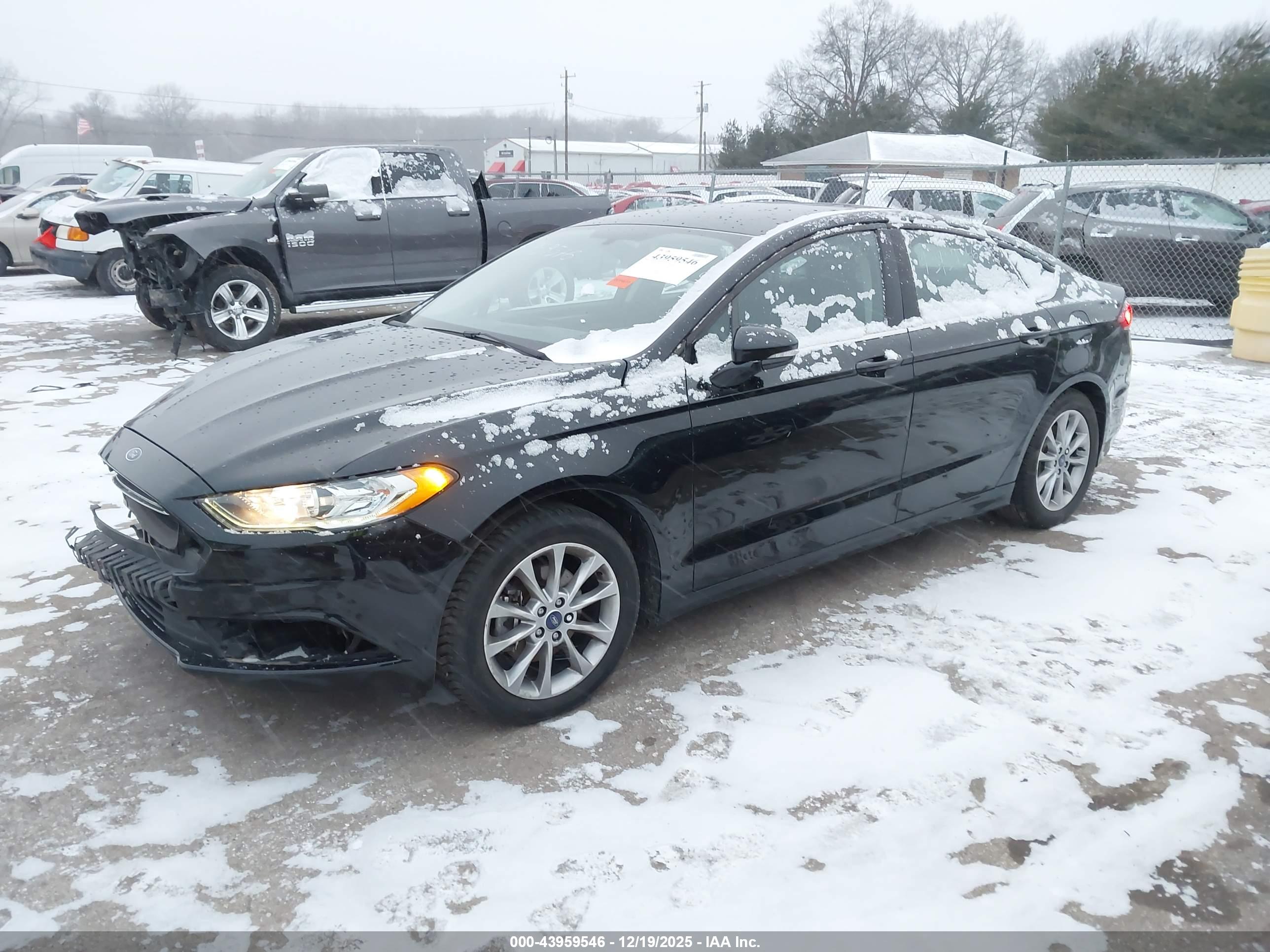 FORD FUSION image 2