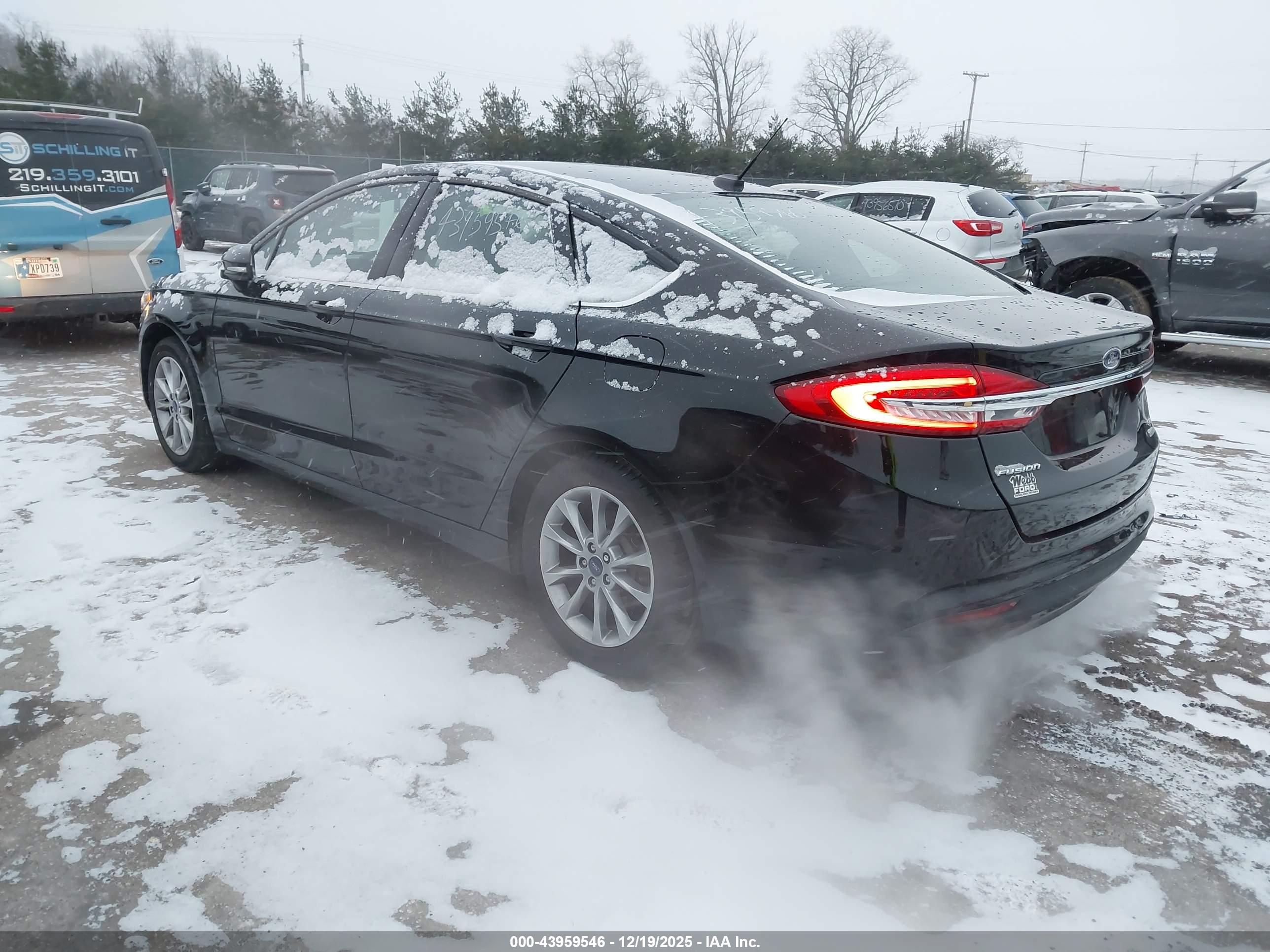 FORD FUSION image 3