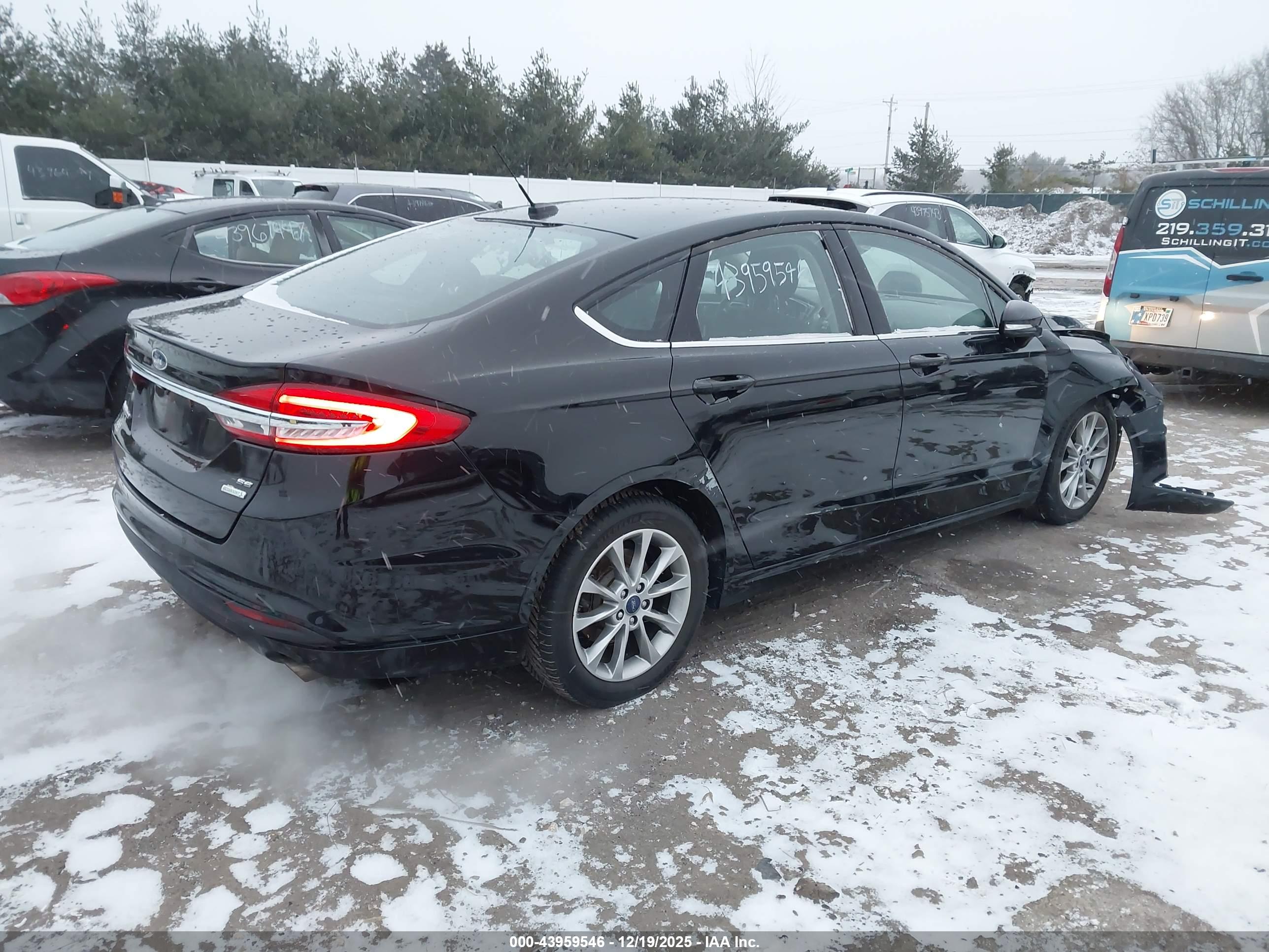 FORD FUSION image 4
