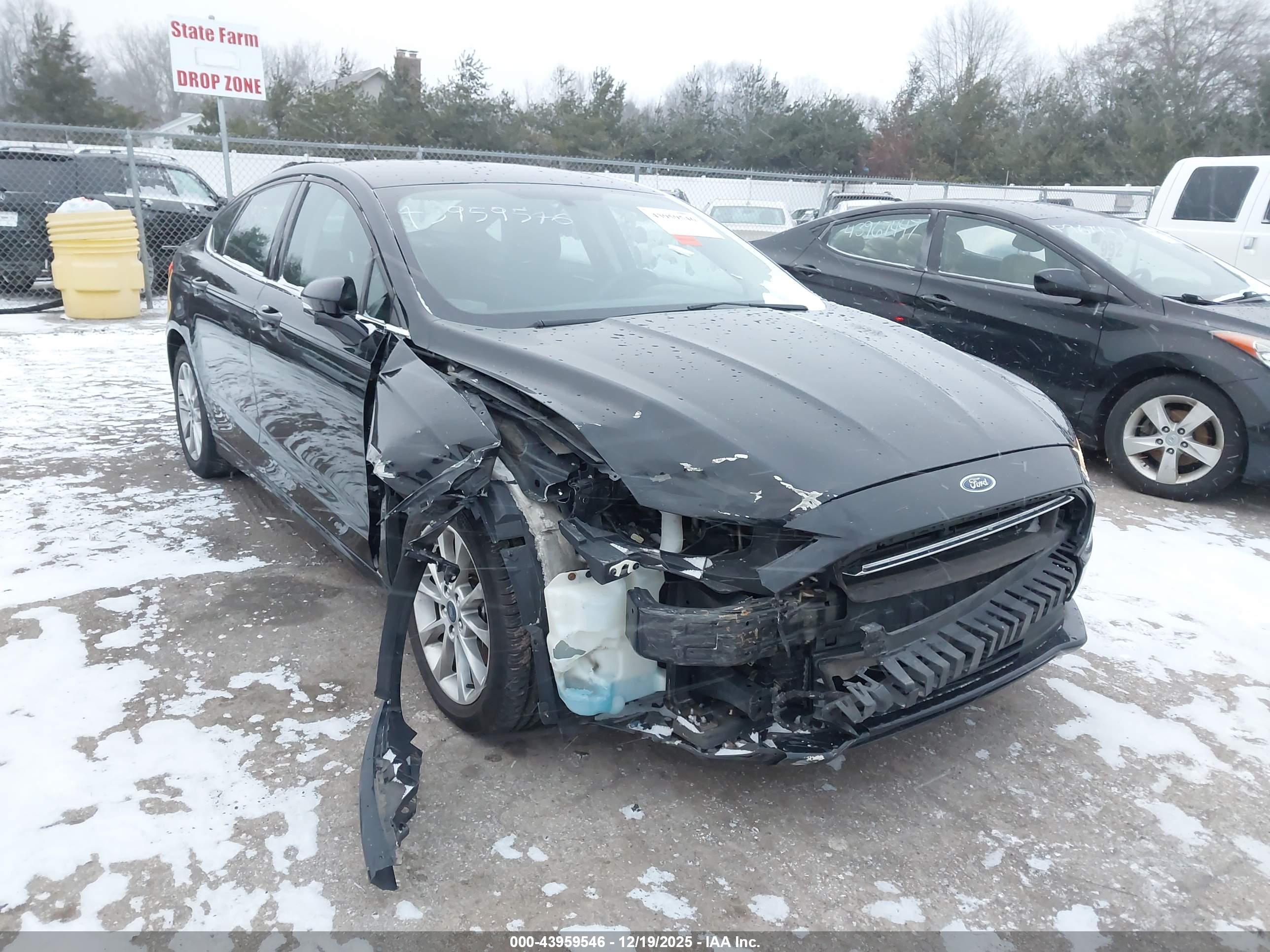 FORD FUSION image 6