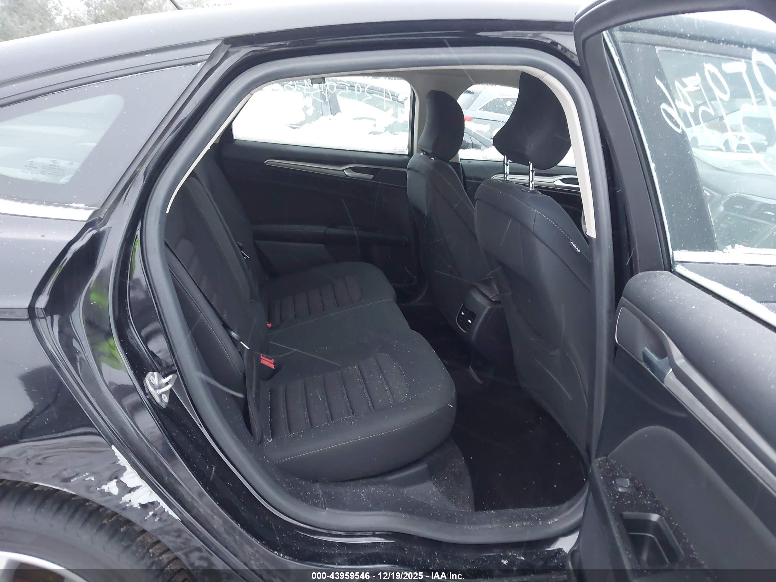 FORD FUSION image 8