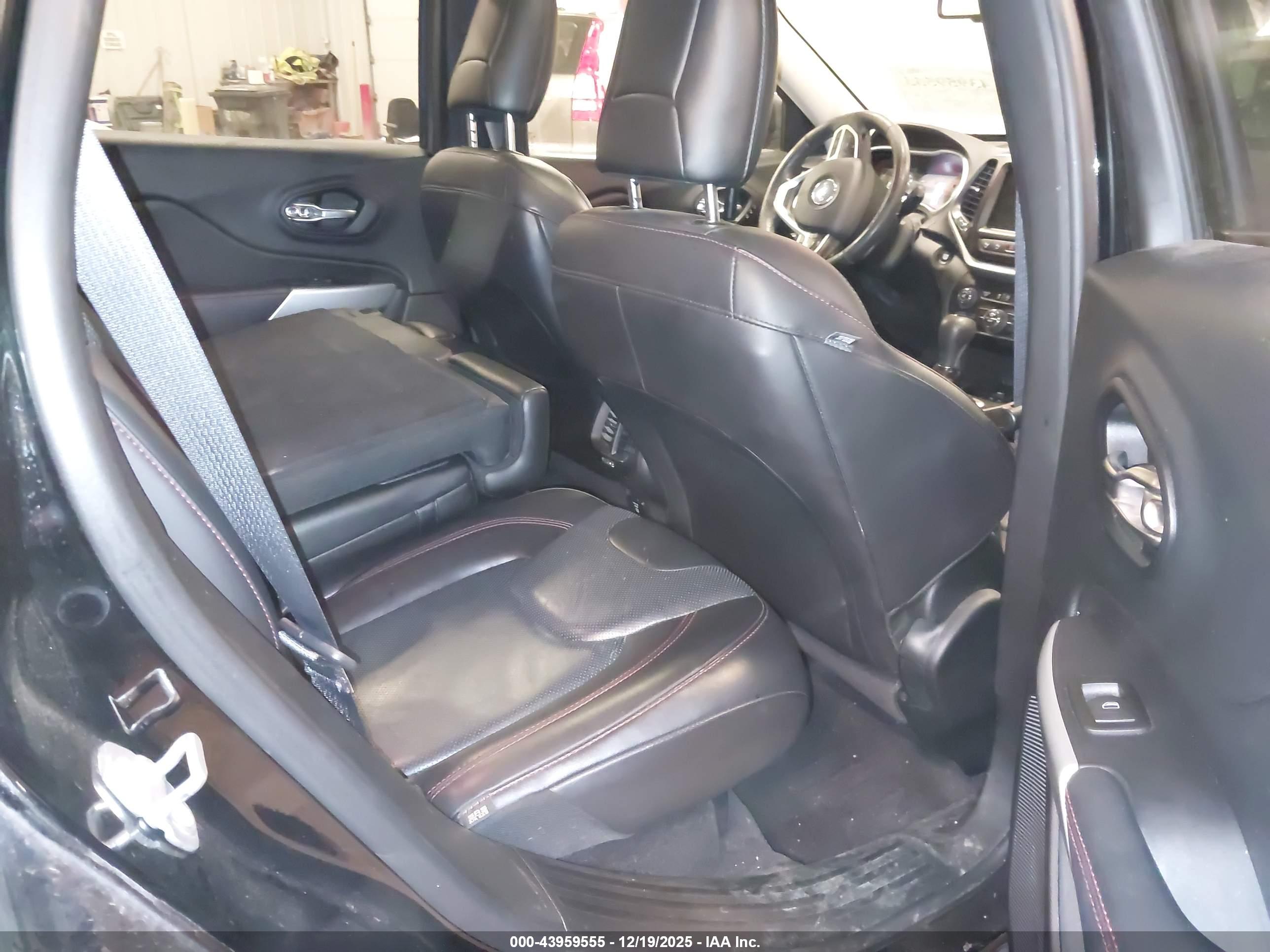 JEEP CHEROKEE image 8