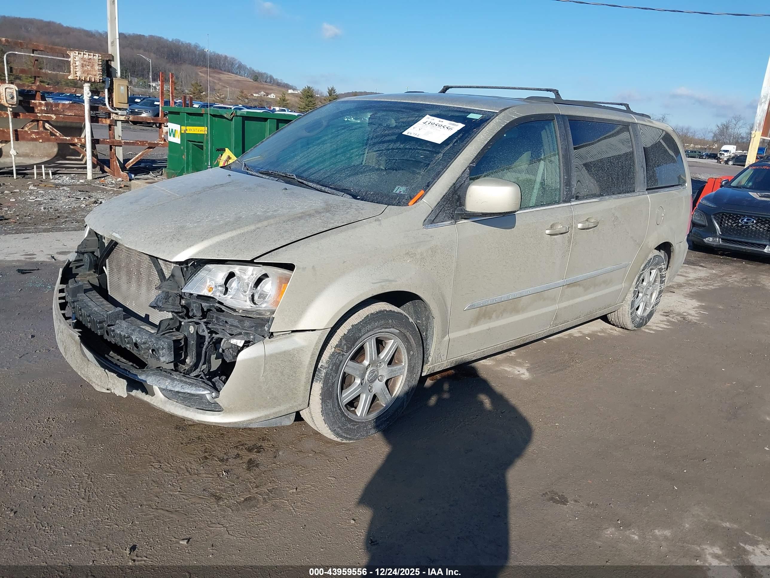 CHRYSLER TOWN image 2