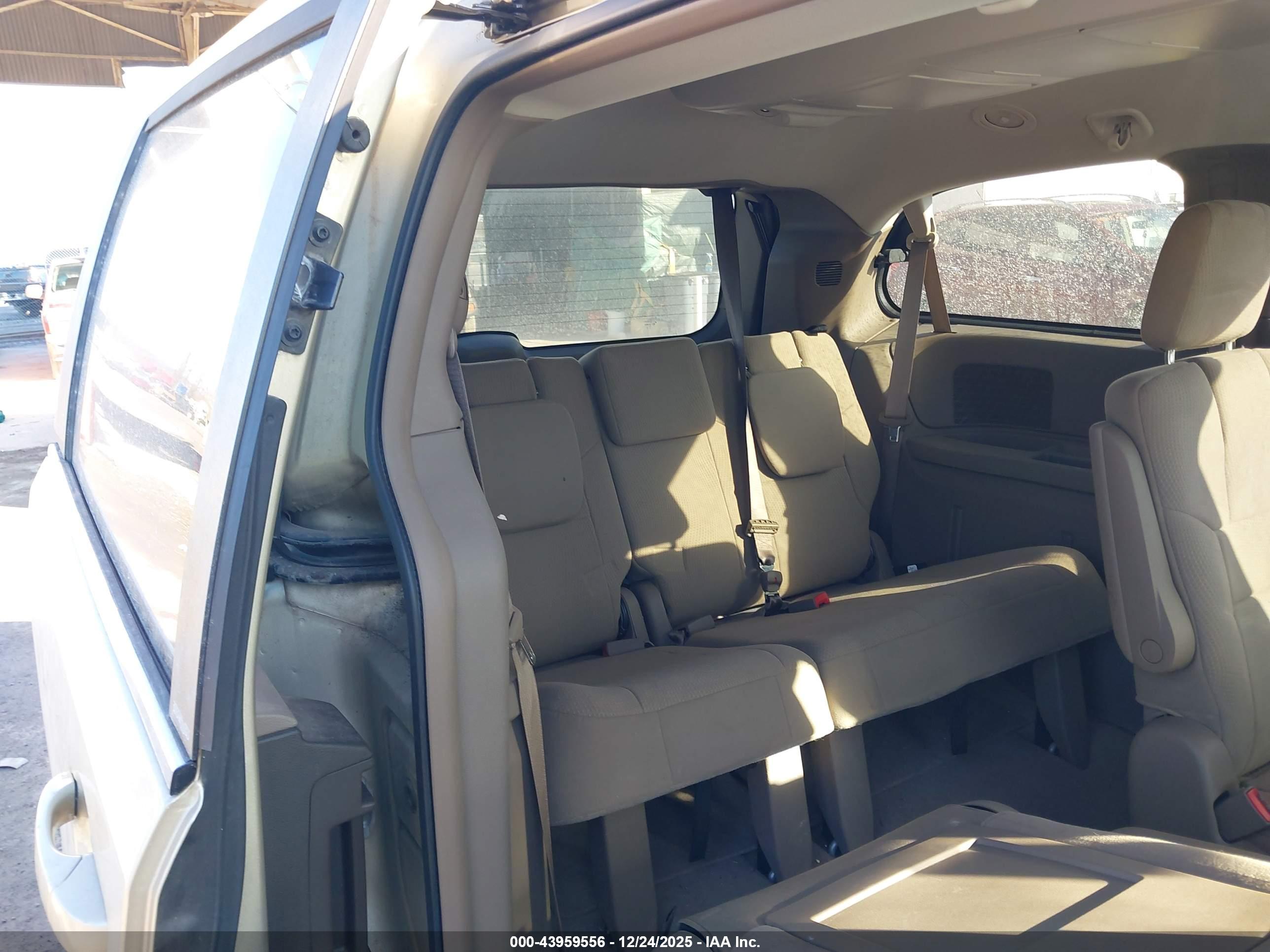 CHRYSLER TOWN image 8