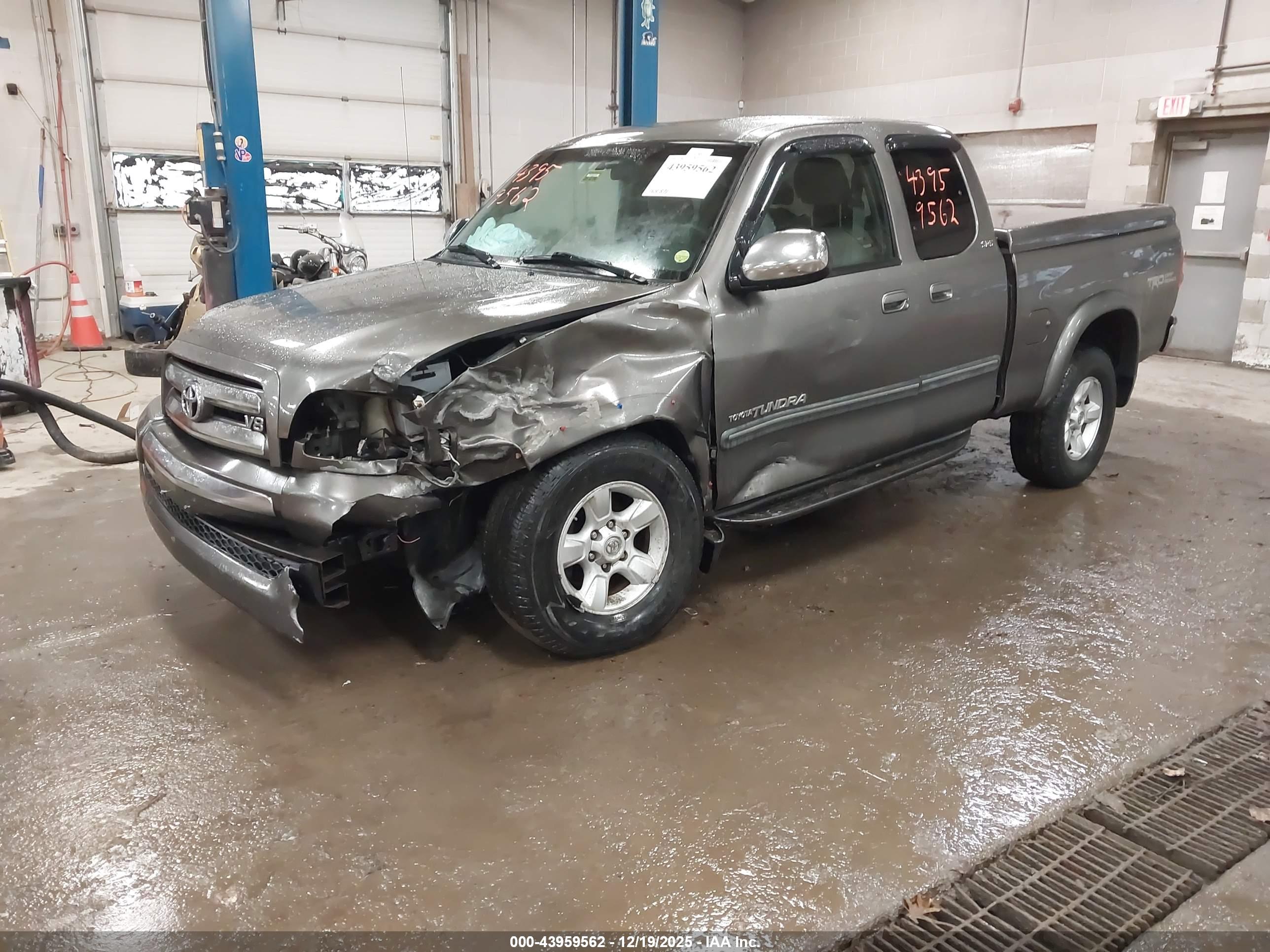 TOYOTA TUNDRA image 2