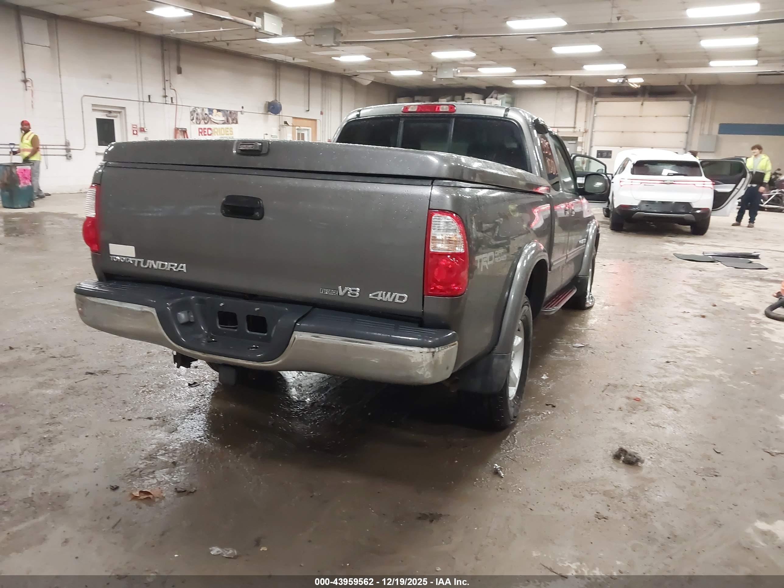 TOYOTA TUNDRA image 4