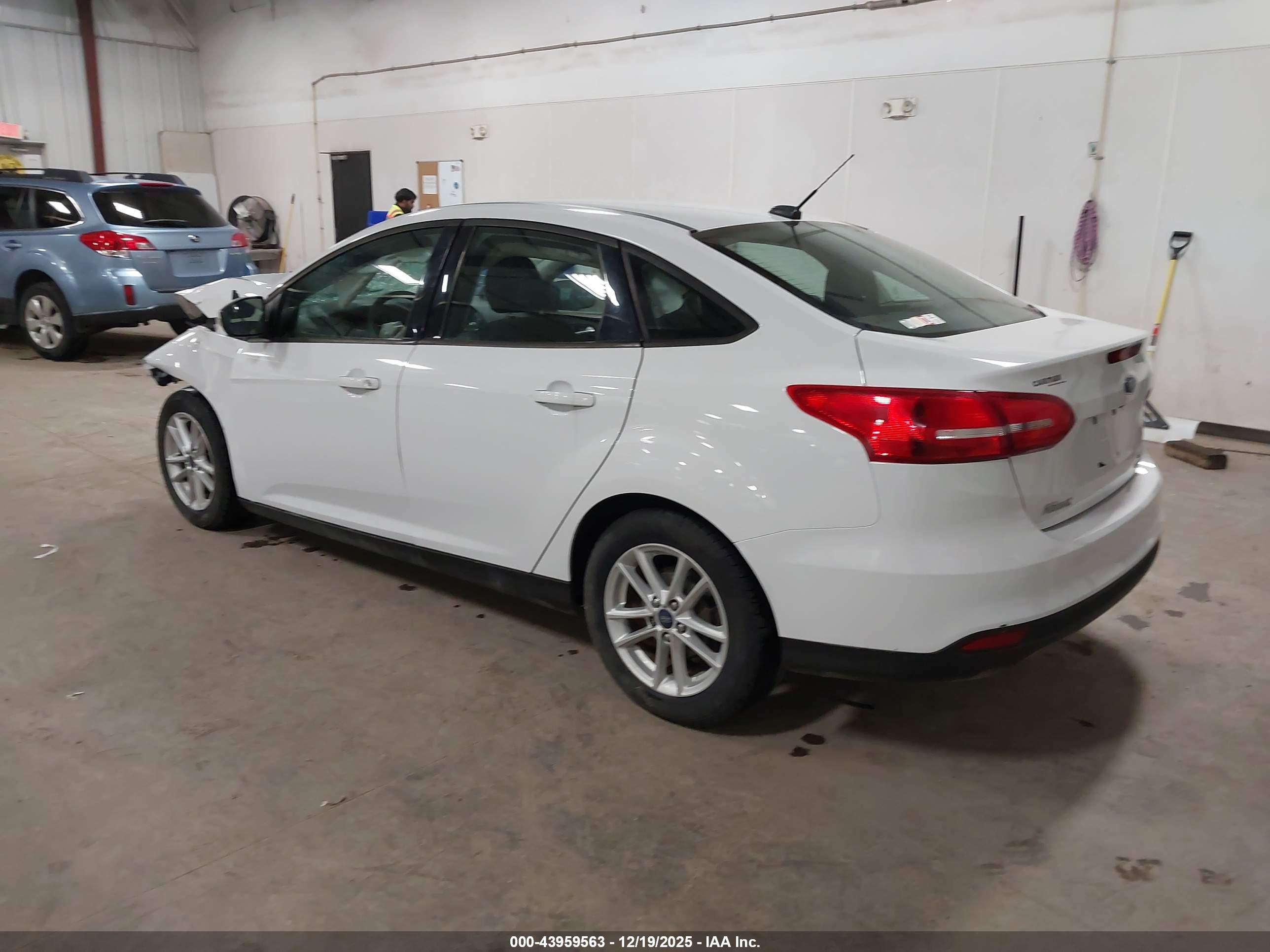 FORD FOCUS image 3