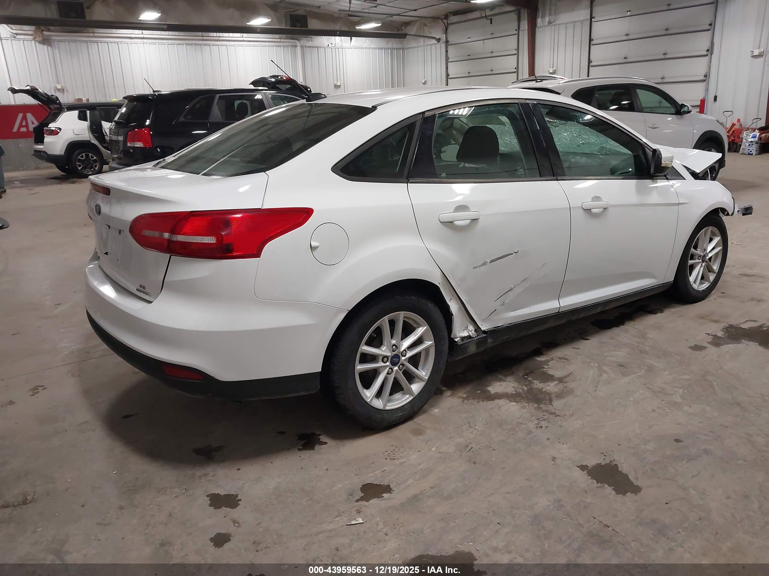 FORD FOCUS image 4