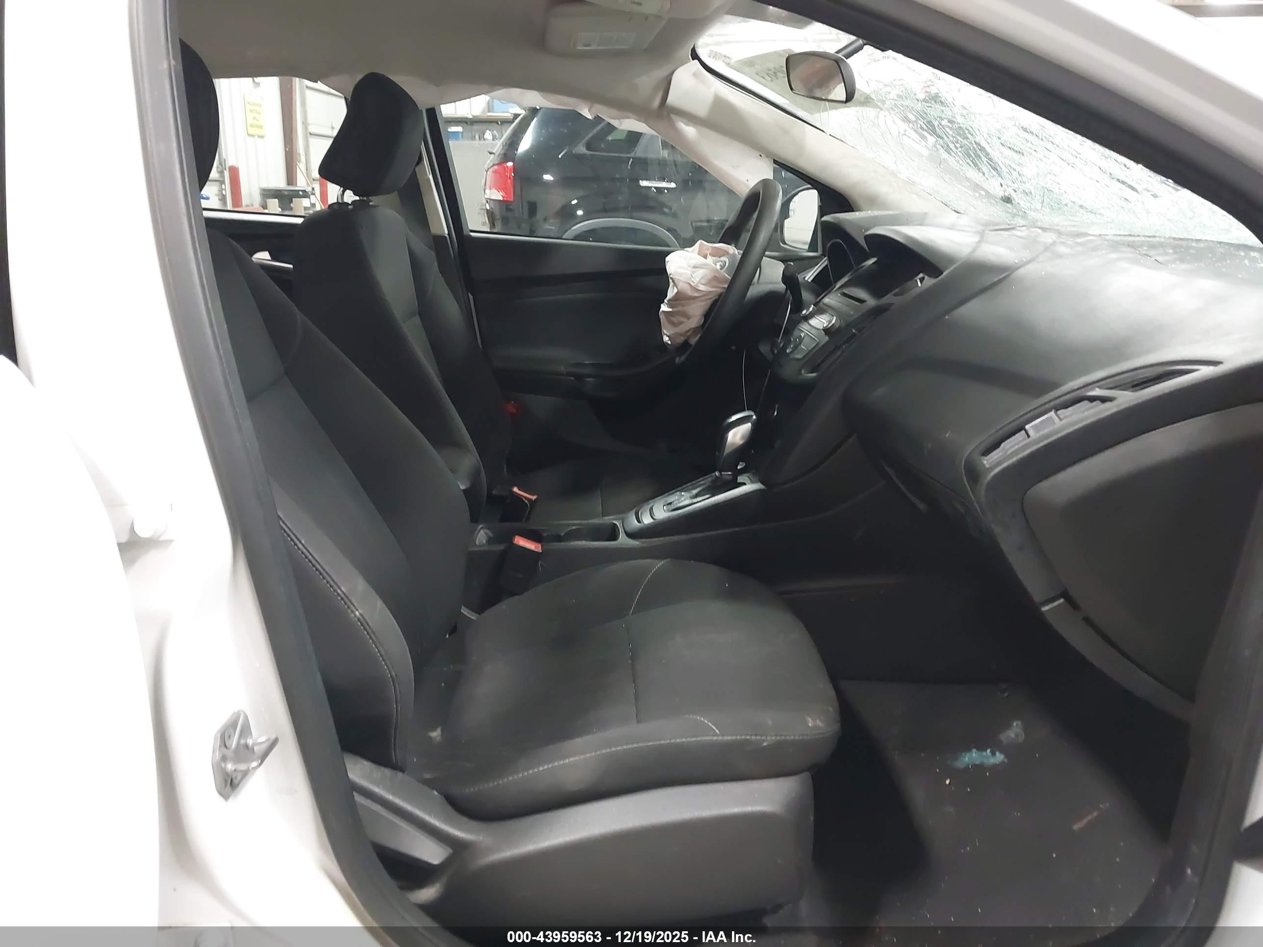 FORD FOCUS image 5