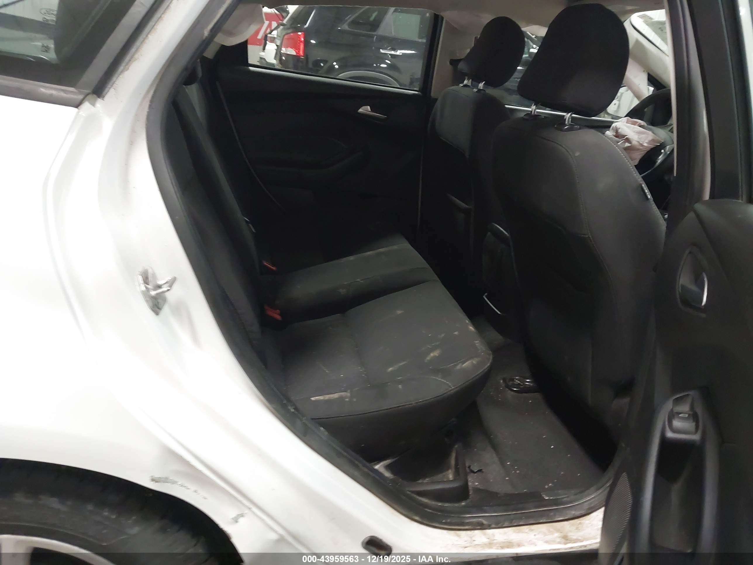 FORD FOCUS image 8