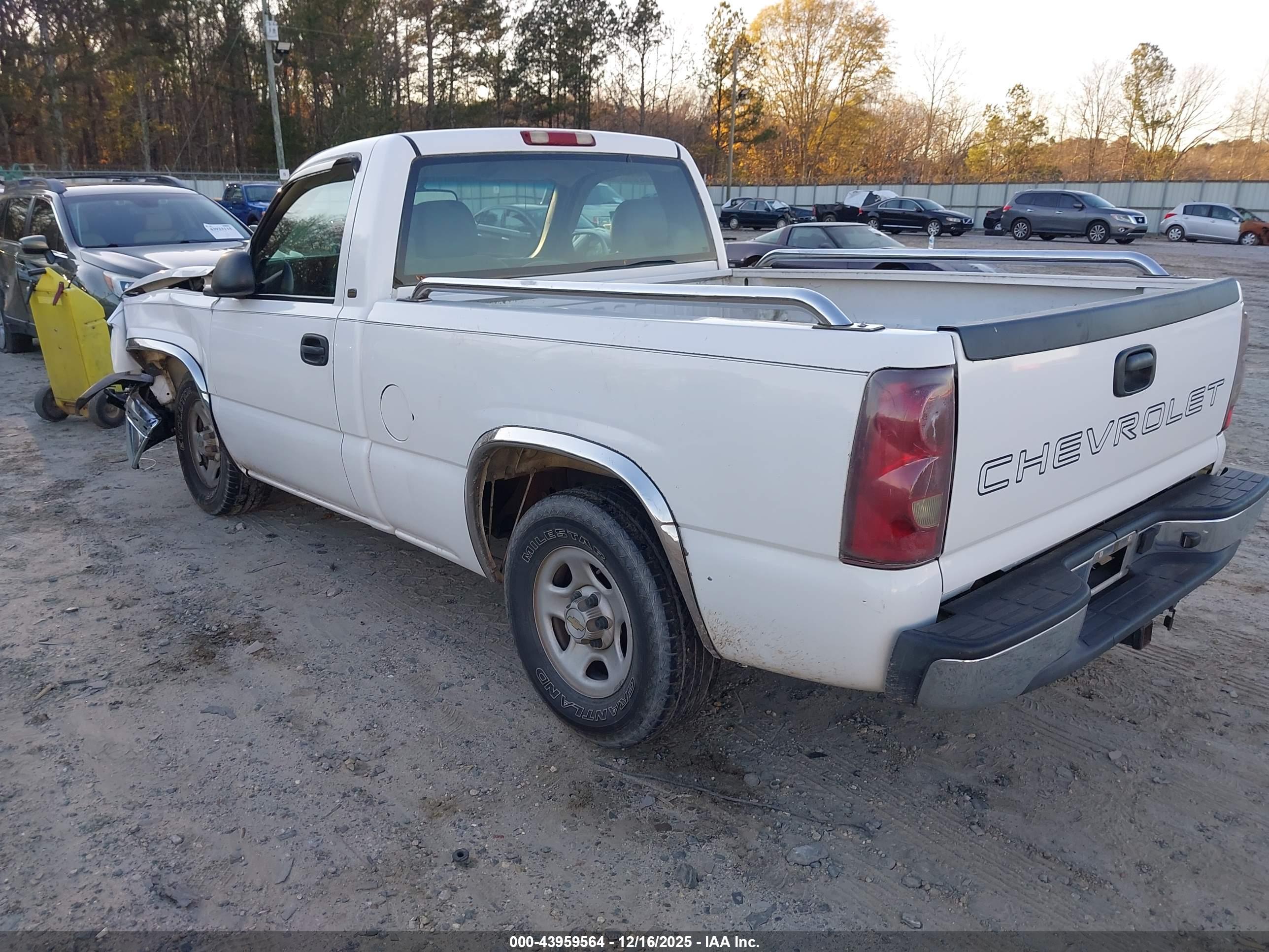 CHEVROLET SILVERADO image 3