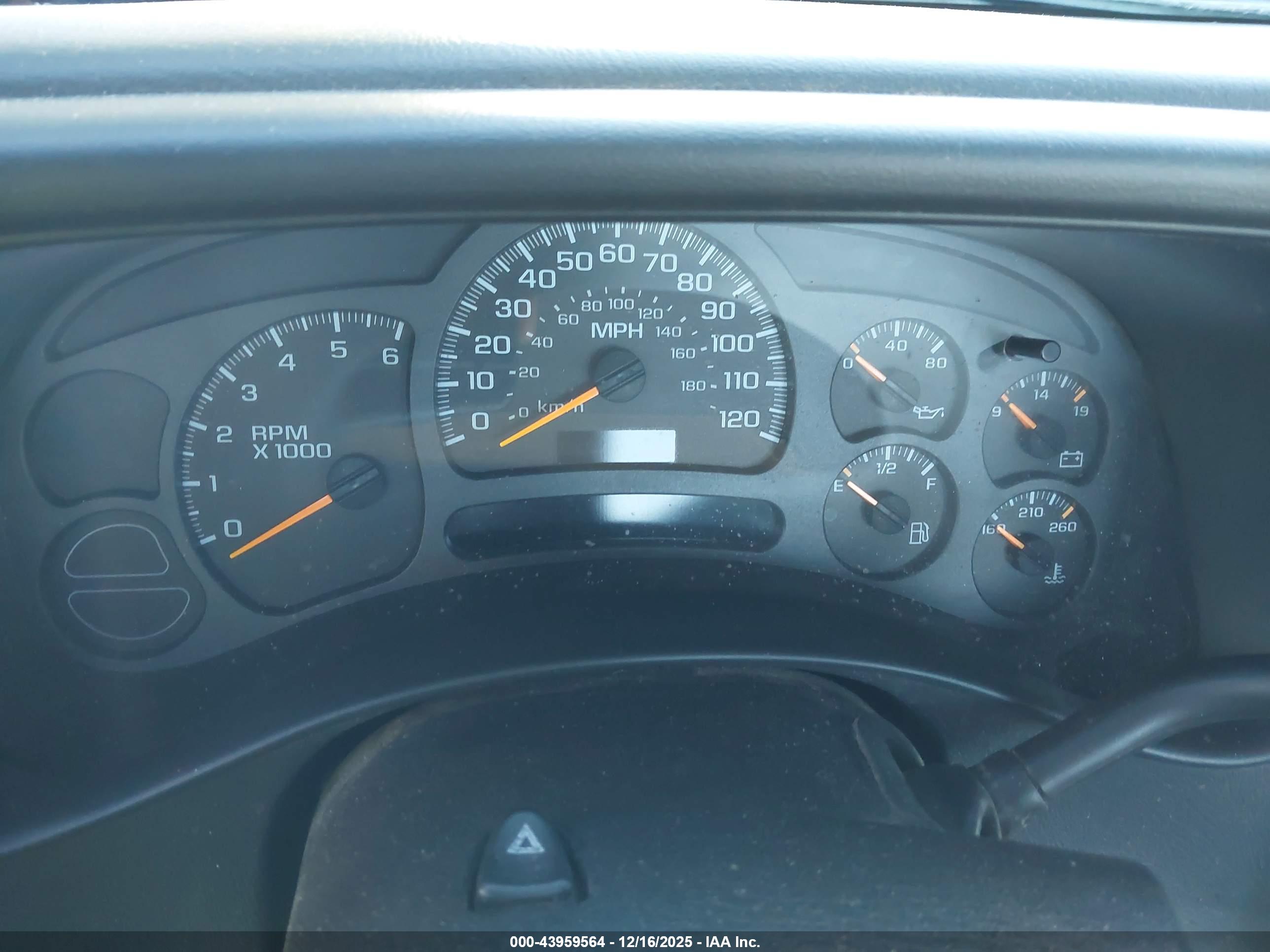 CHEVROLET SILVERADO image 7