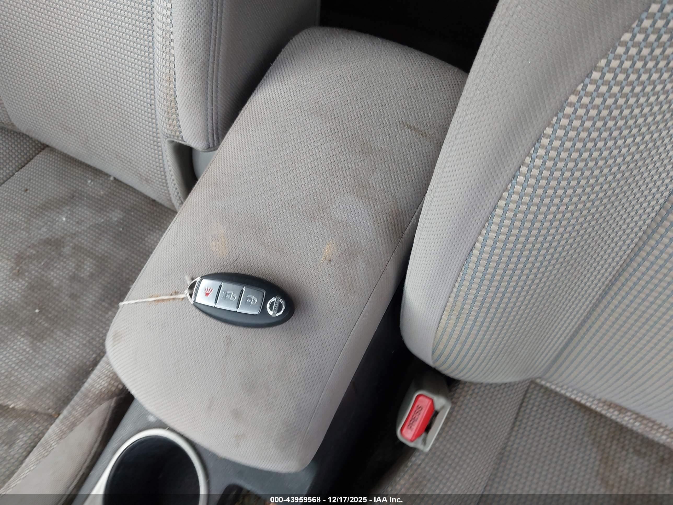 NISSAN ROGUE image 11
