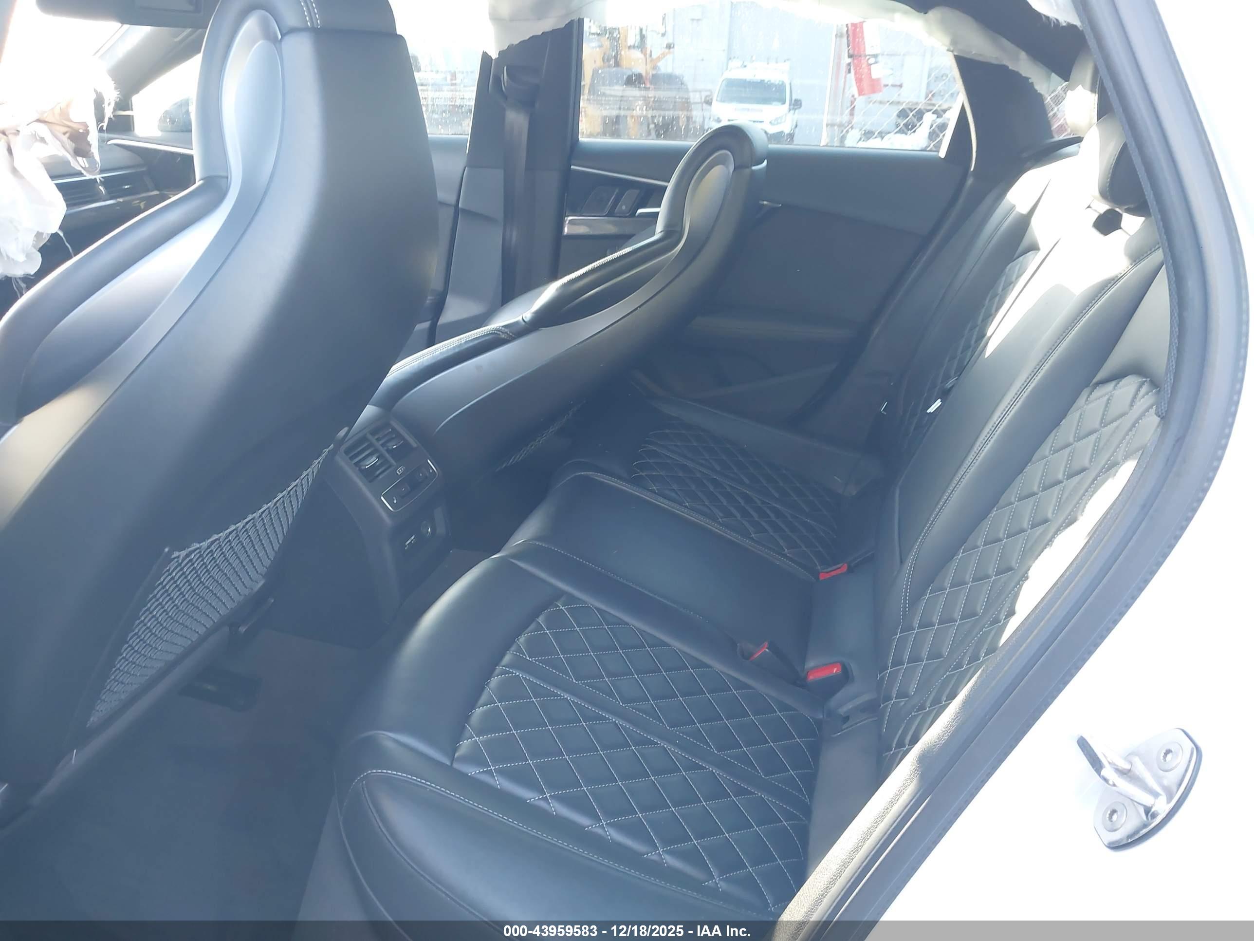 AUDI S4 image 8