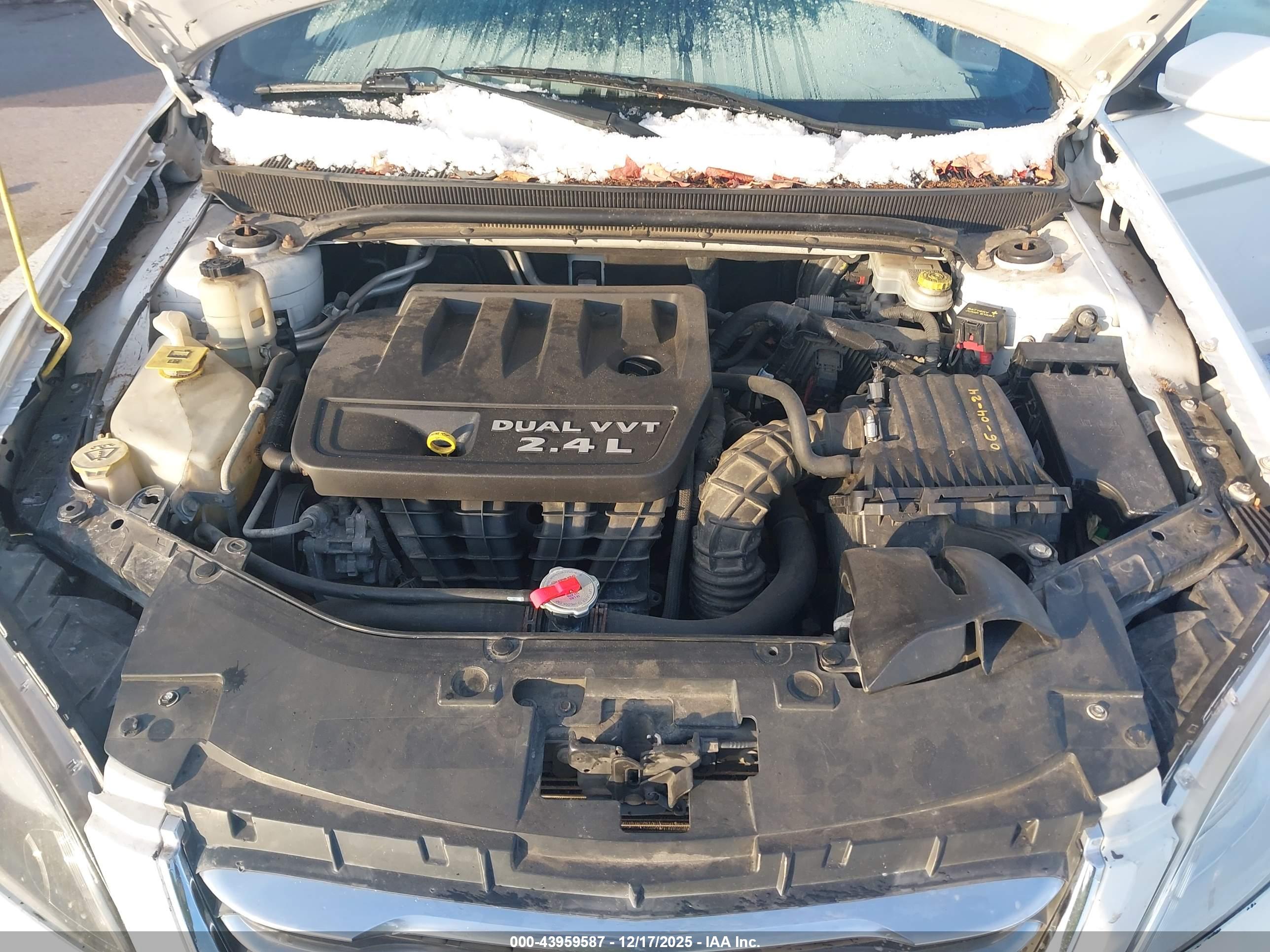 CHRYSLER 200 image 10